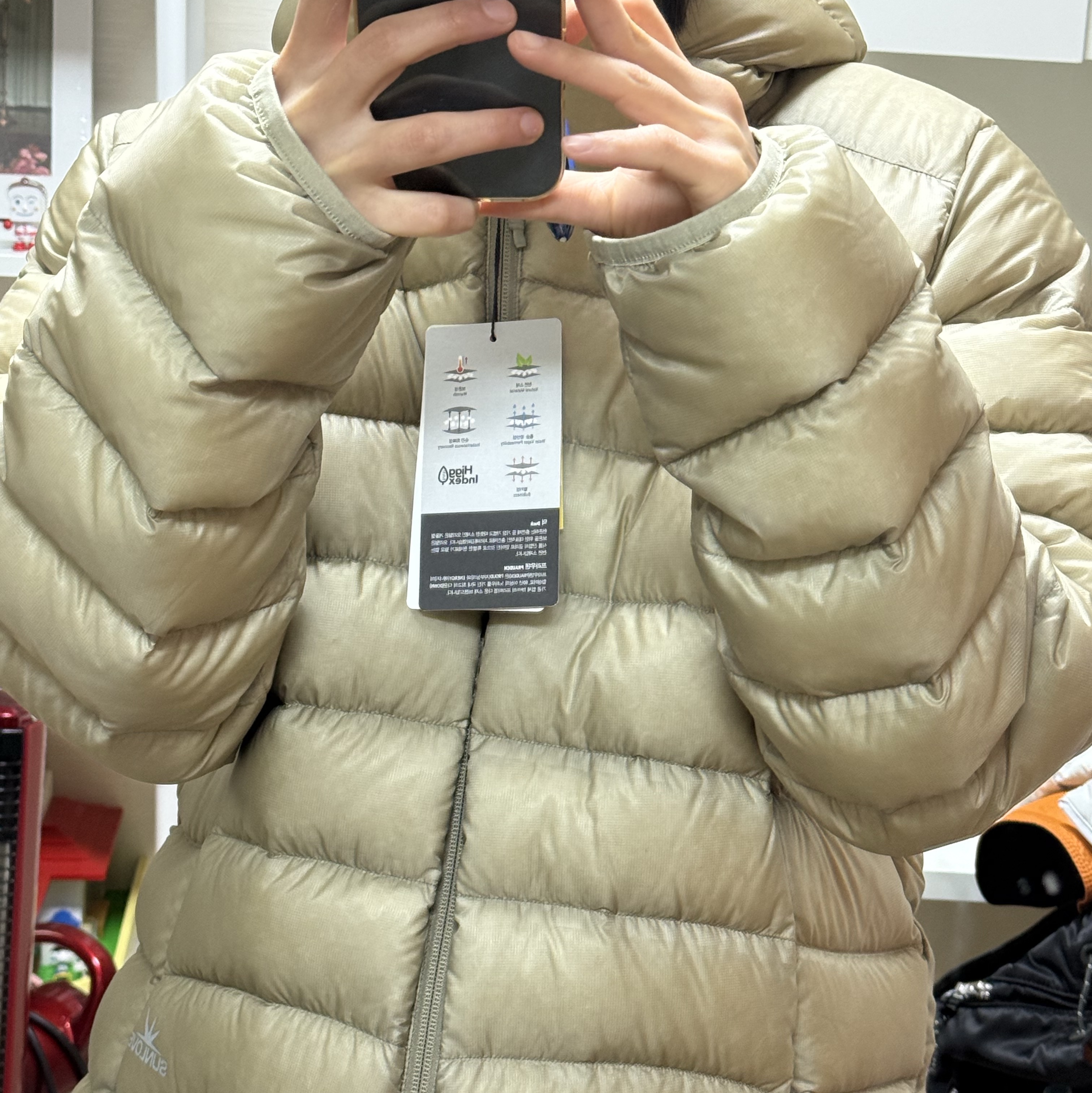 Sunlove Hooded Fly Light Down Jacket Stone 착용 스타일 - 3
