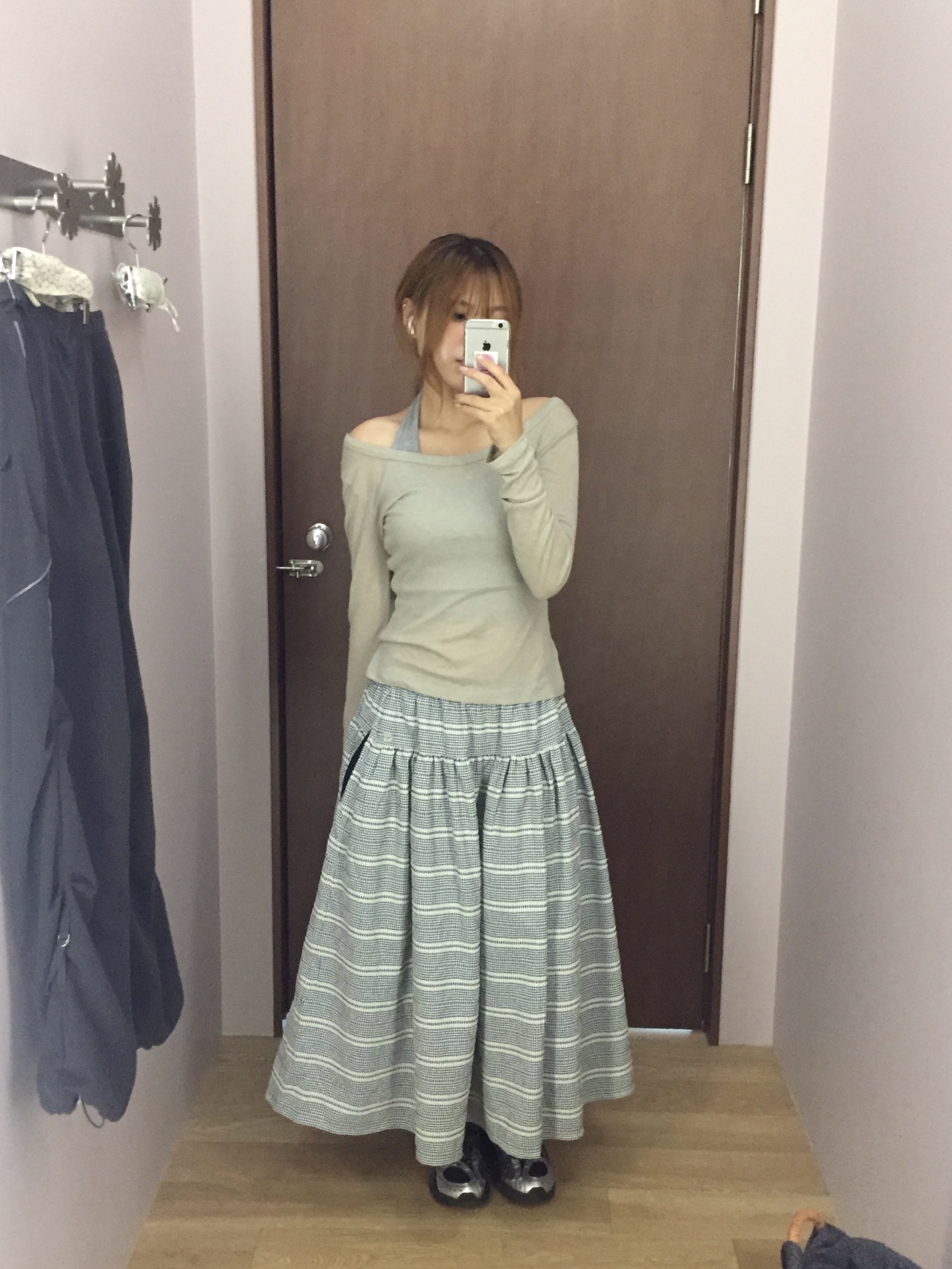 (W) Coyseio Wide Shirring Skirt Navy 착용 스타일 - 1