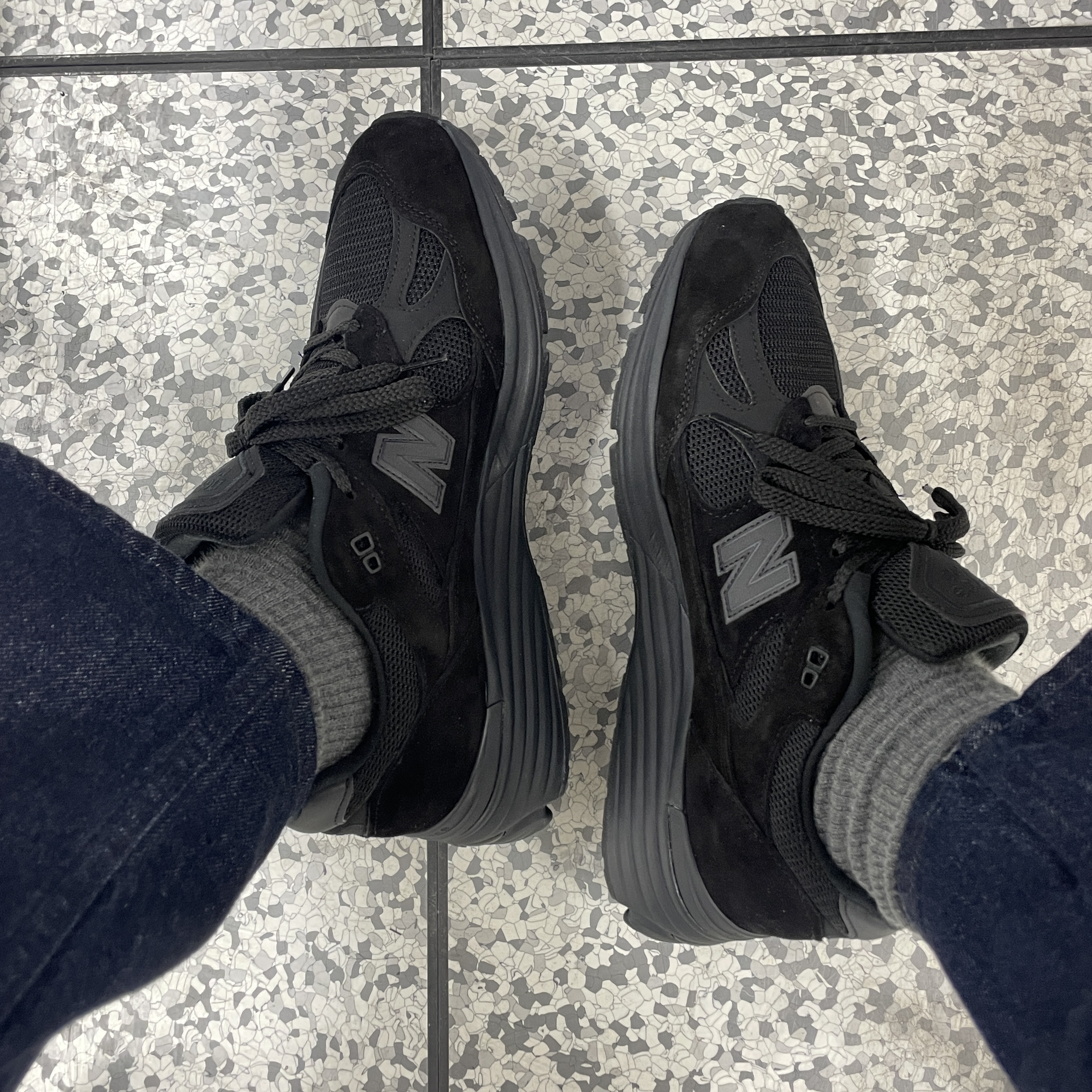 New Balance 991v2 Made in UK Black Grey 착용 스타일