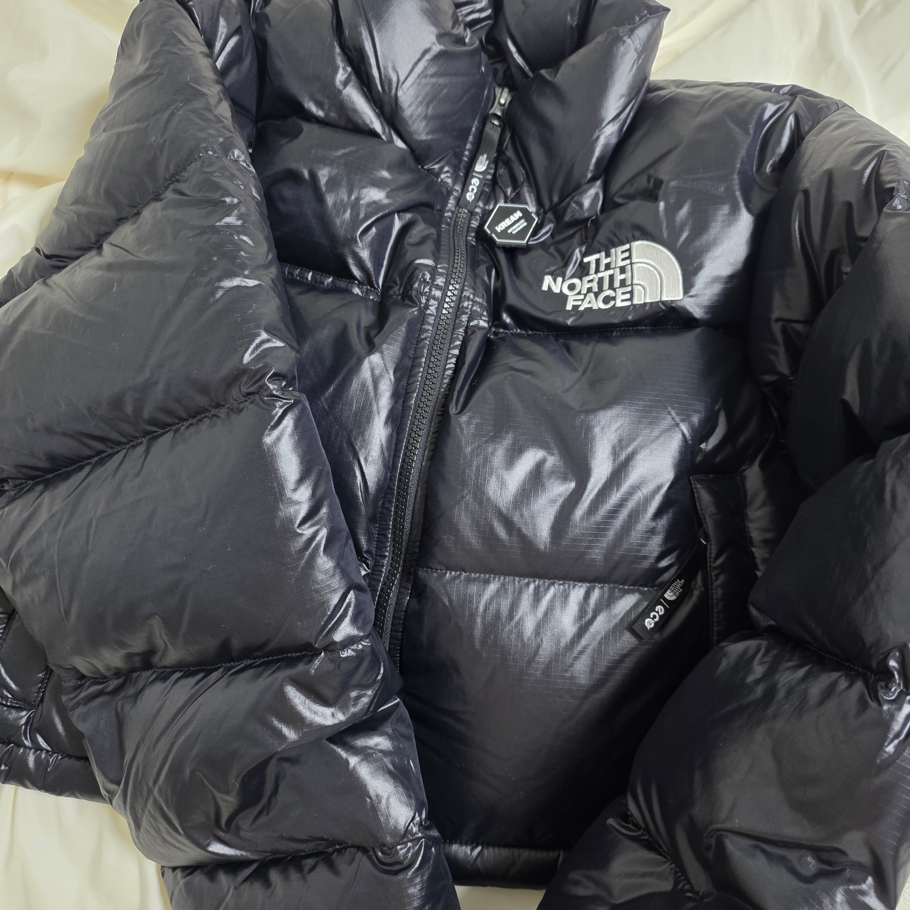 (W) The North Face Nuptse Short Jacket Black, Human Made Backpack Gray 착용 스타일 - 2