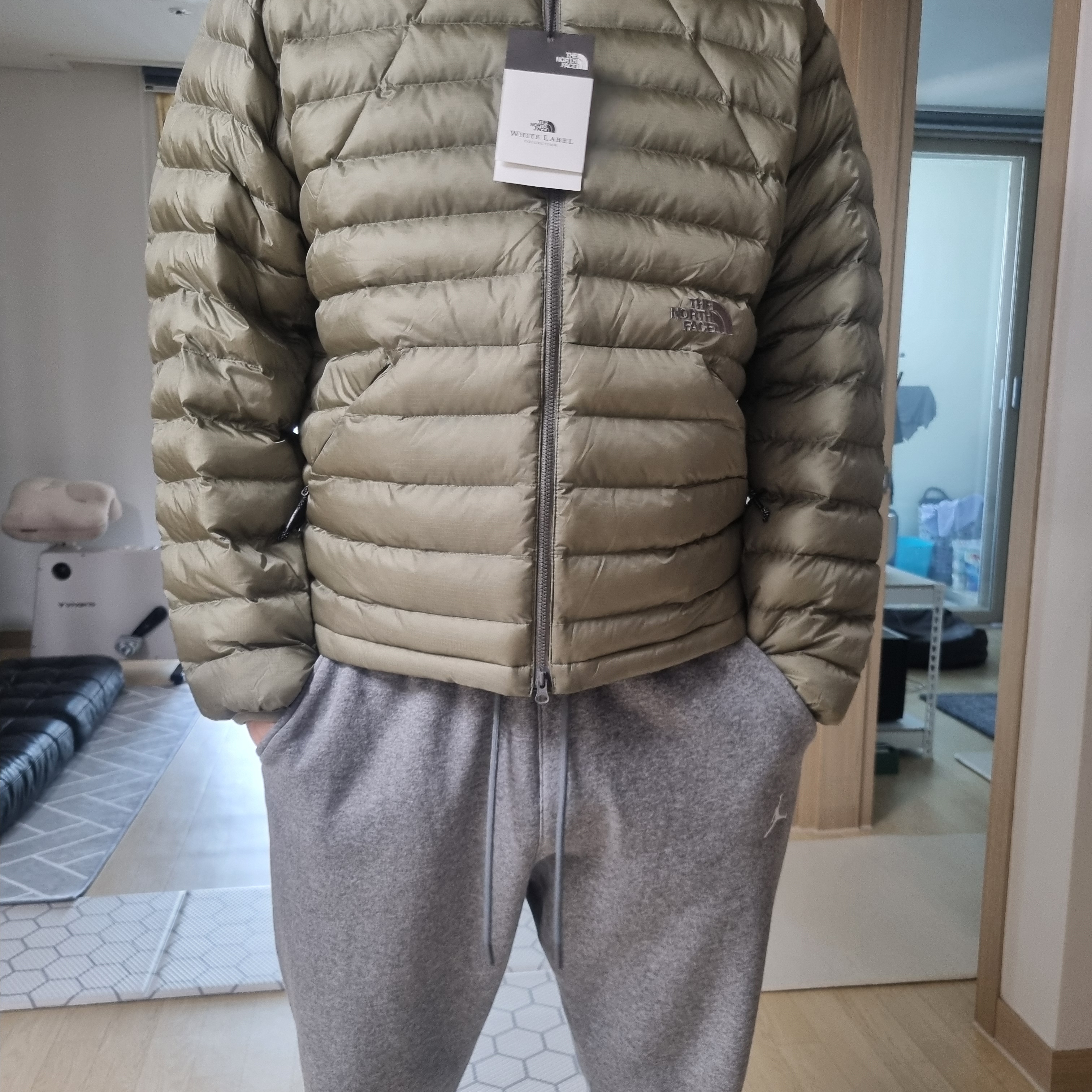 The North Face Ventus On Jacket Light Khaki 착용 스타일