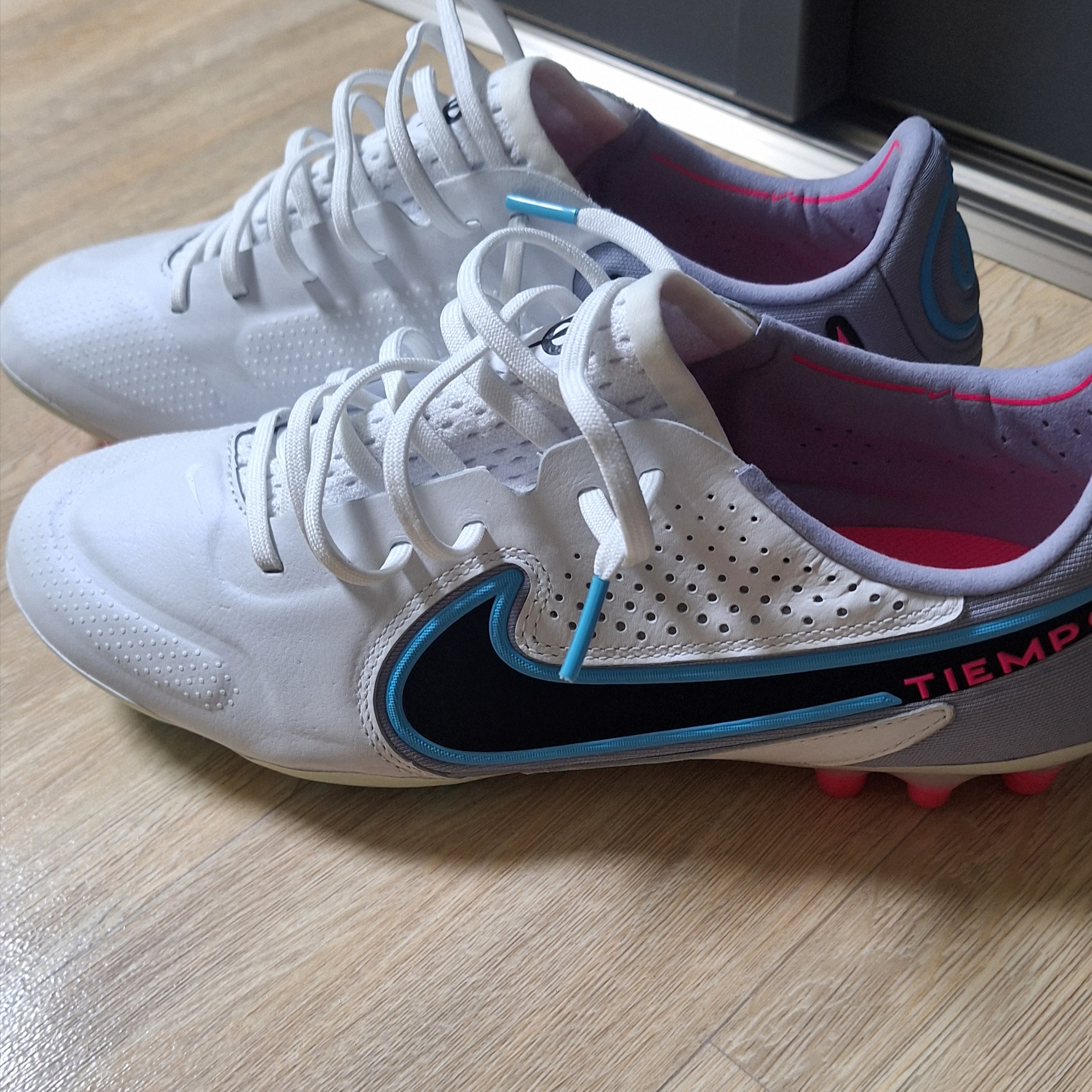 Nike Tiempo Legend 9 Elite AG Pro White Black 착용 스타일