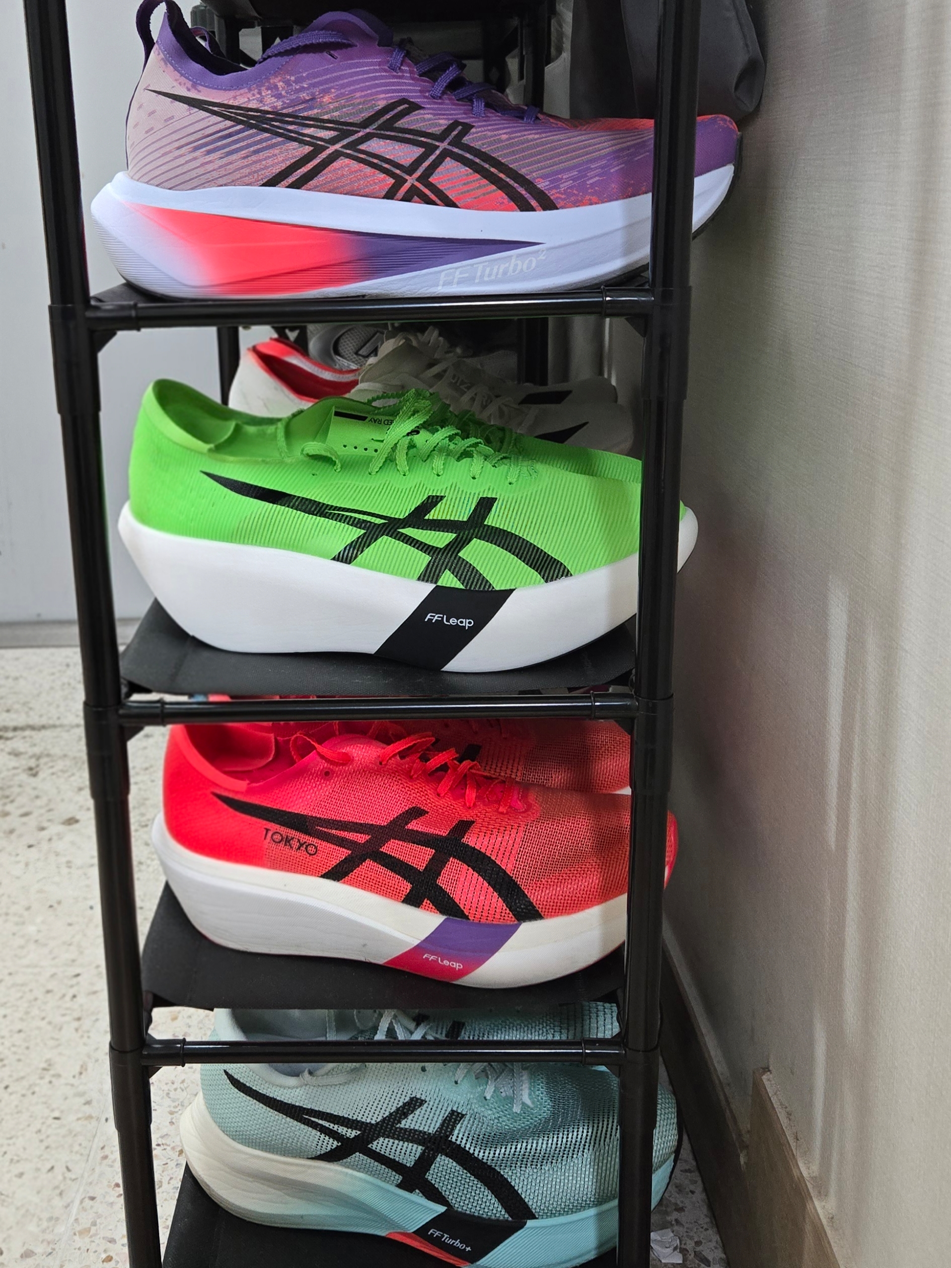 Asics Megablast Edo Purple Black, Asics Metaspeed Sky Tokyo Flash Red Black 착용 스타일