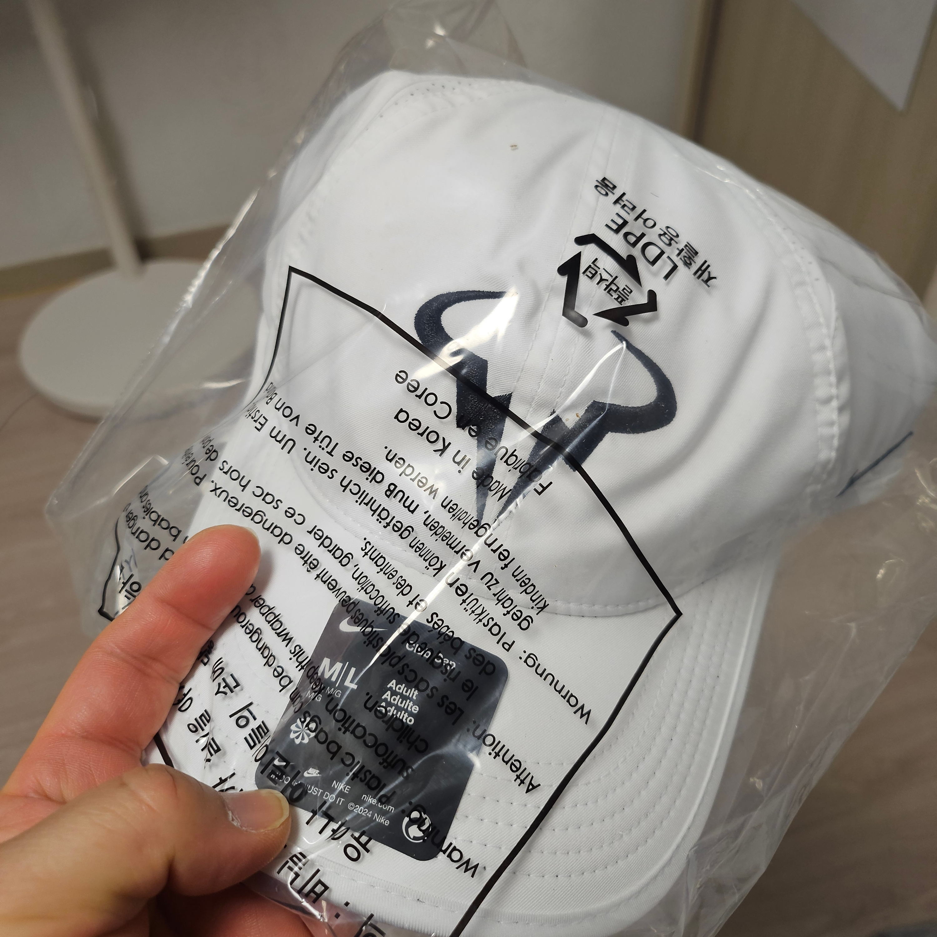Nike Dry Fit Club Unstructured Rafa Cap White 착용 스타일 - 1