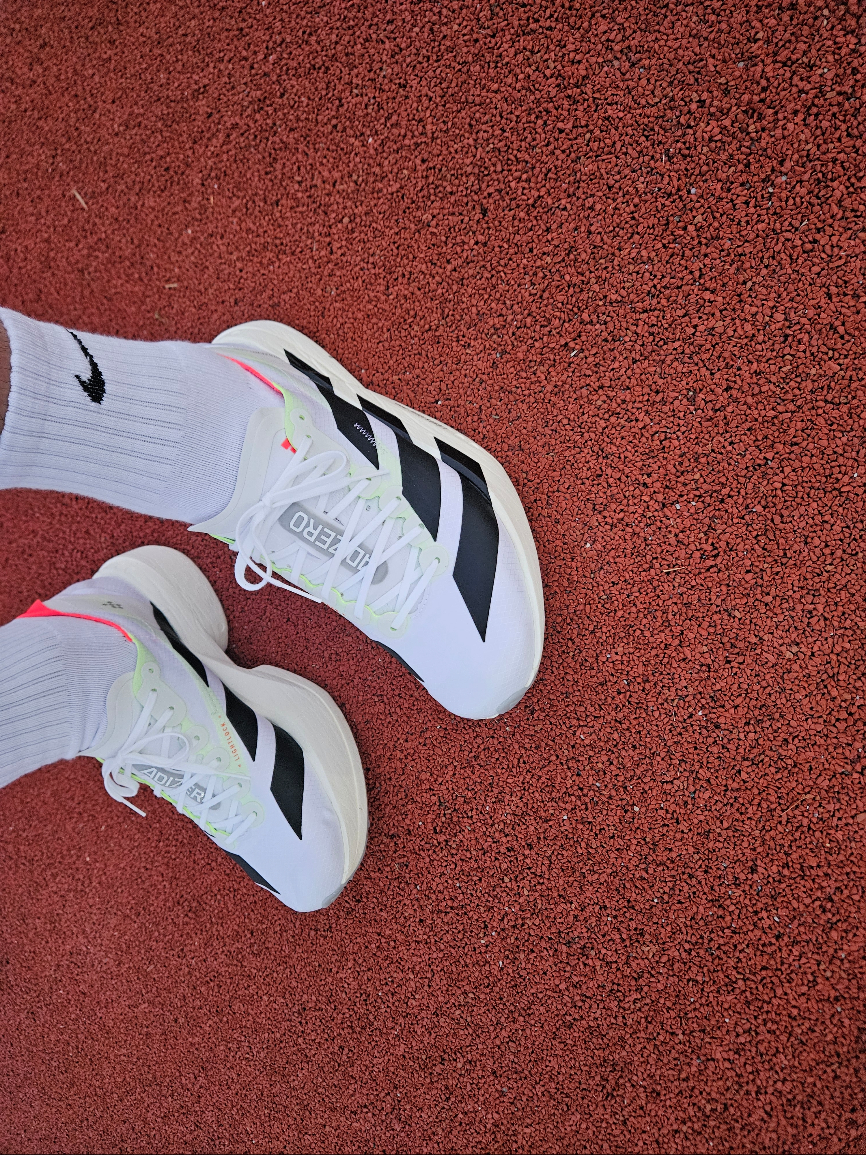 Adidas Adizero Adios Pro 4 Cloud White Core Black 착용 스타일