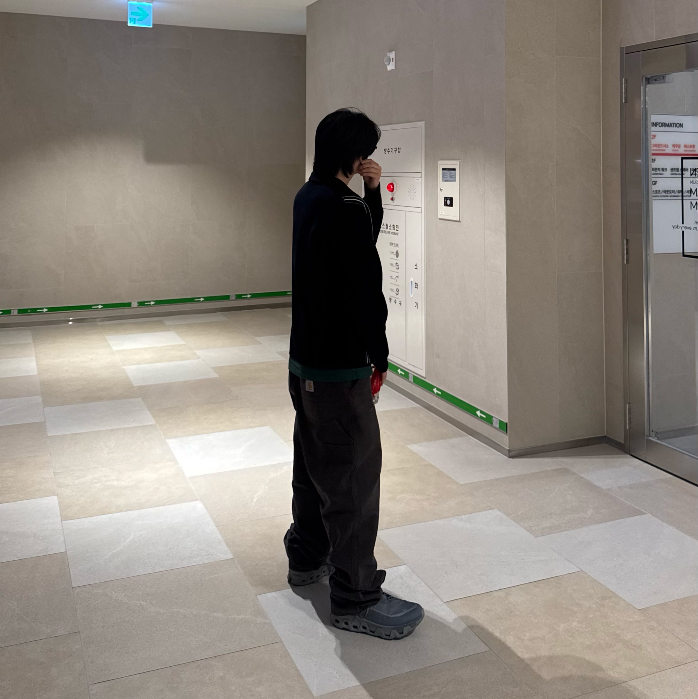 On Running x Post Archive Faction (Paf) Cloudmonster Hyper Phantom Apollo, Supreme Help S/S Top Dark Green - 25FW 착용 스타일 - 2