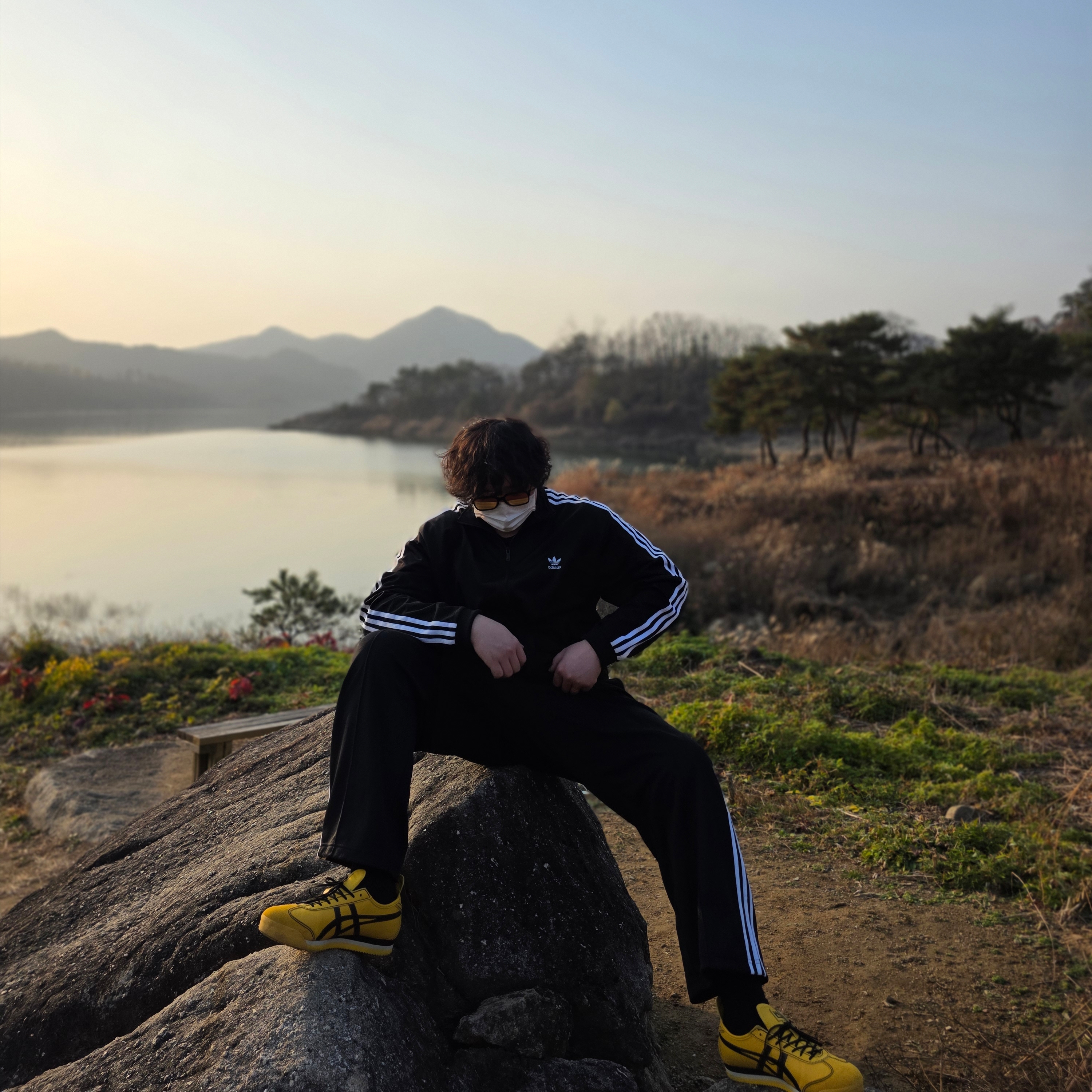 Onitsuka Tiger Mexico 66 SD PF Yellow Black, Adidas Adicolor Classics Firebird Track Top Black - US Sizing 착용 스타일 - 2