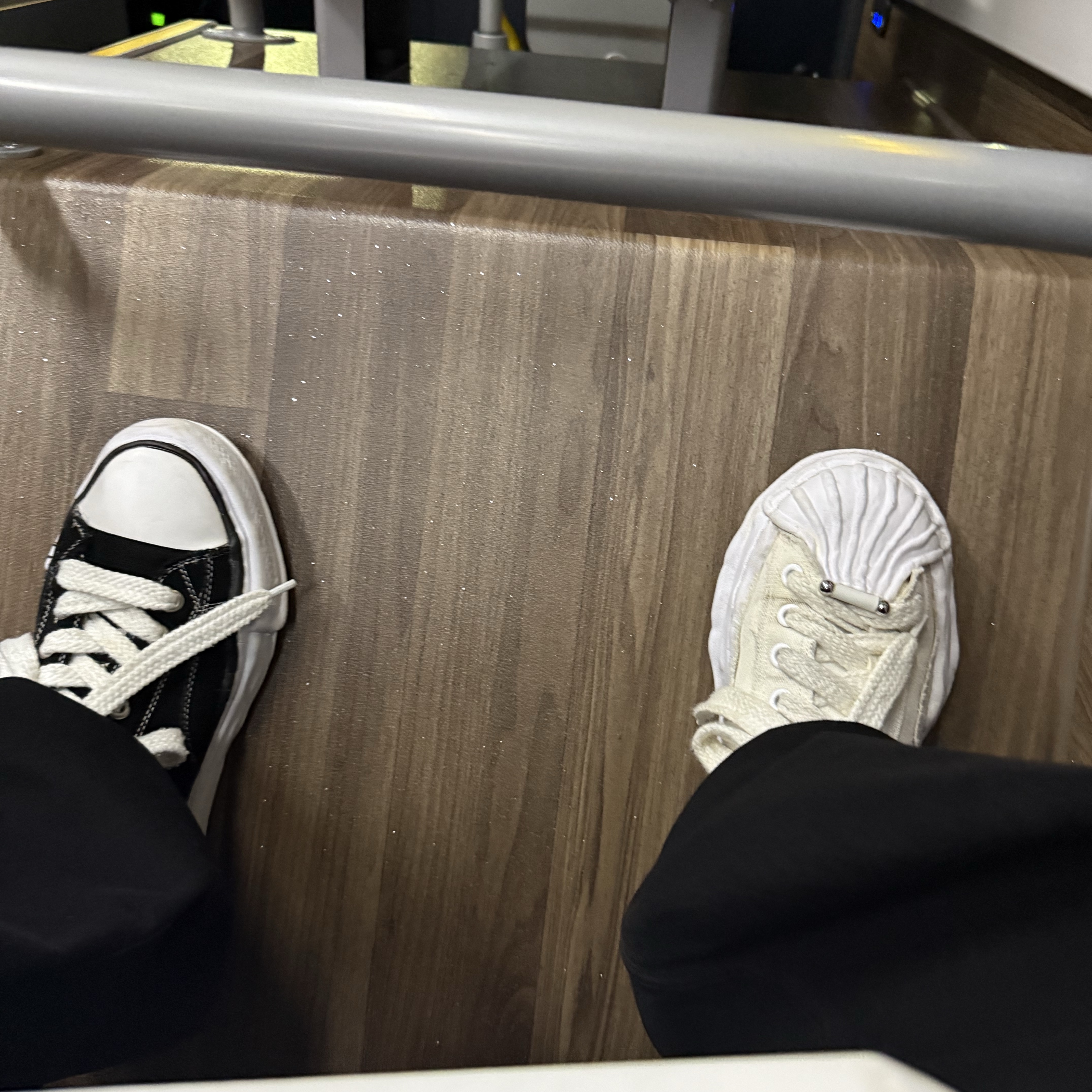Maison Mihara Yasuhiro x Bonbom Blakey Sneakers White, Maison Mihara Yasuhiro Peterson OG Sole Canvas Low Sneakers Black 착용 스타일