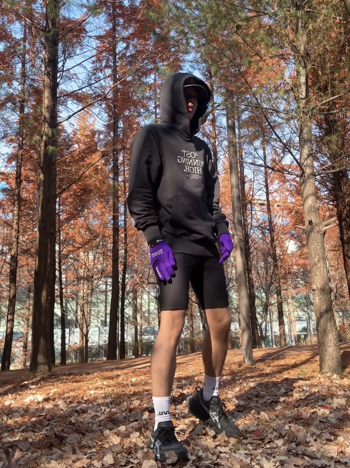Hermanos Koumori PRH Hoodie Black, Alex Zono x Woodz New Paths Await Trucker Hat Beige 착용 스타일