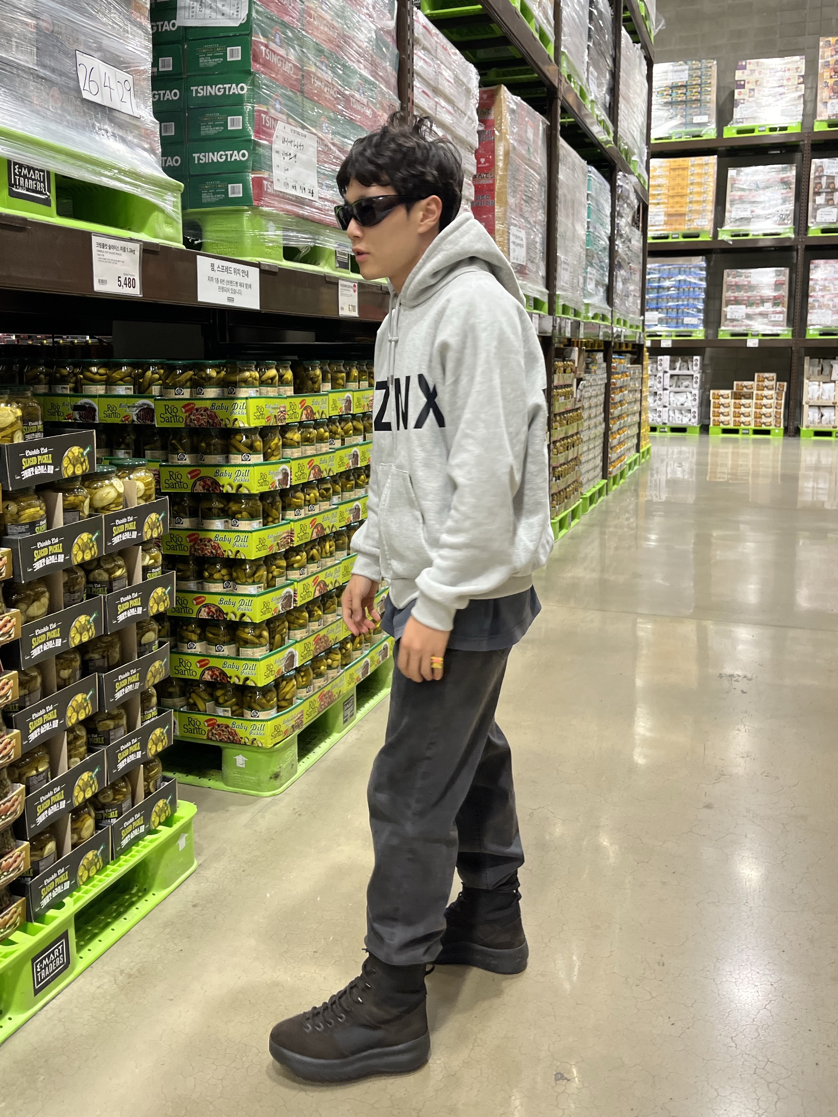 Yeezy HD-10 Grey - Korea Limited, Yeezy SG-02 Black 착용 스타일