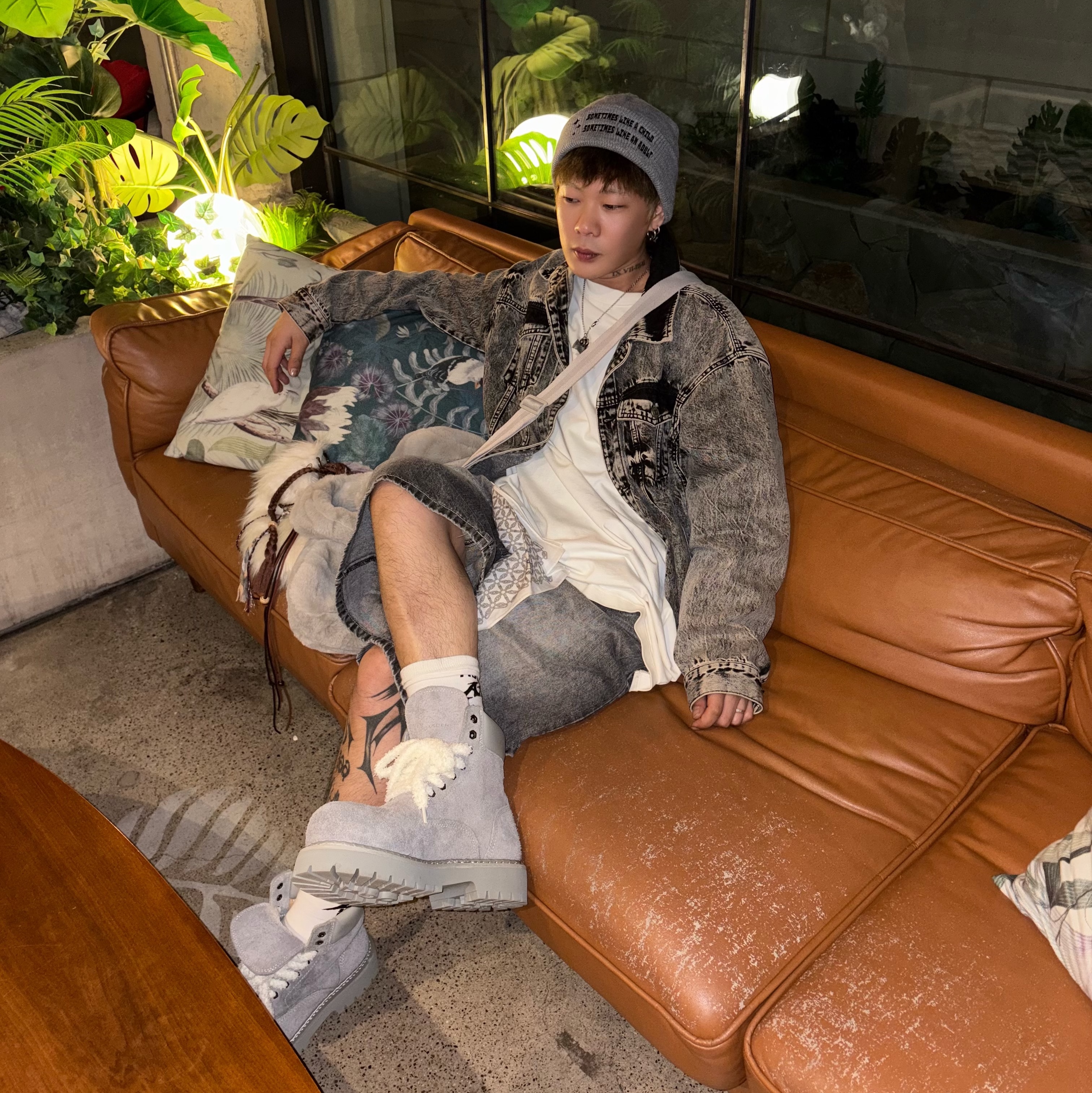 Nike NSW Faux Fur Tote Bag Light Iron Ore, LOSTGARDEN x Grailz Route Slate Grey 착용 스타일 - 2