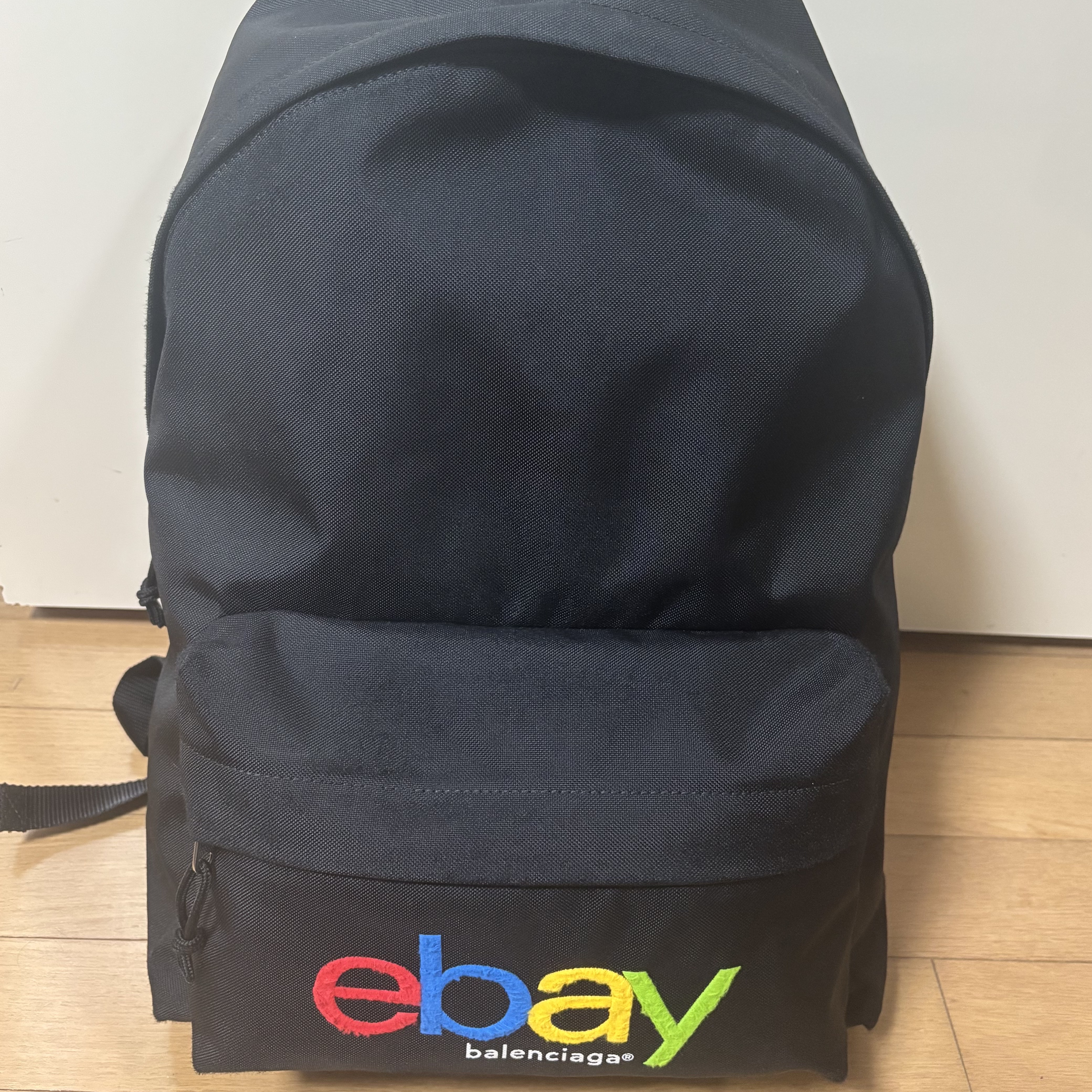 Balenciaga Explorer Backpack Black 착용 스타일 - 1