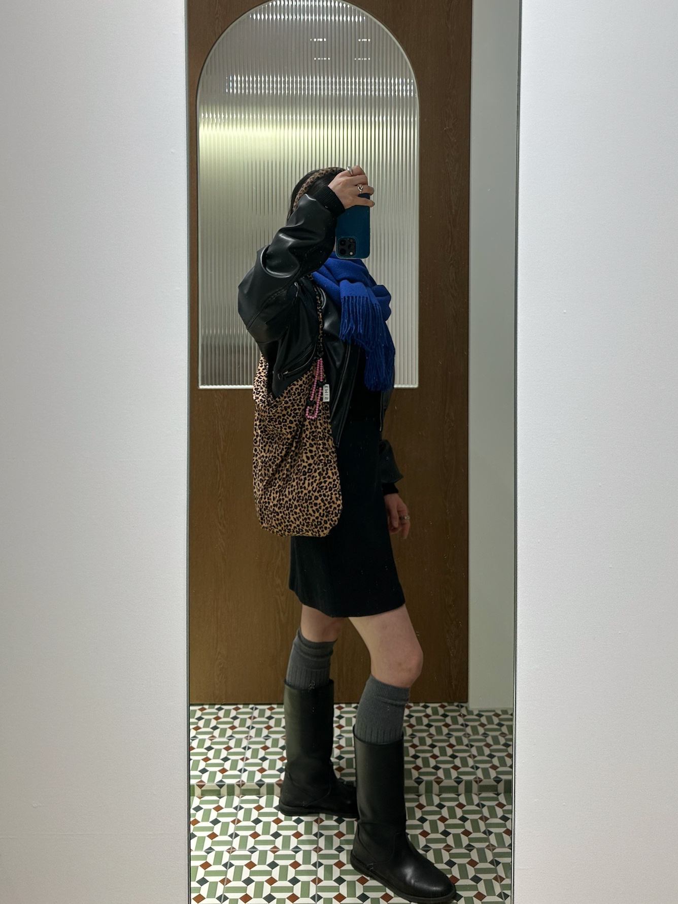Emis 22Y Leopard Corduroy Eco Bag Brown 착용 스타일 - 2
