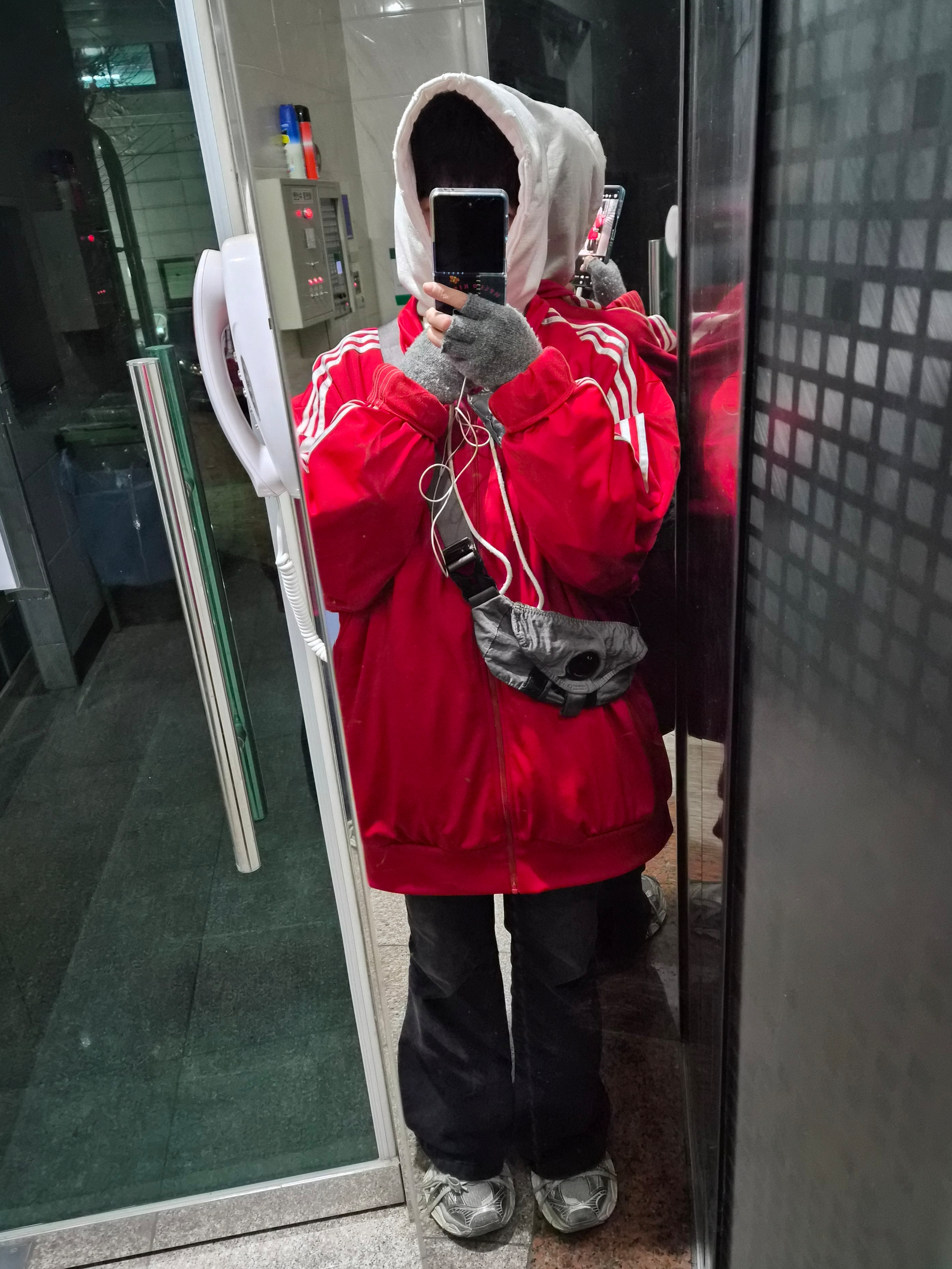 Project G/R x Atmos Etiquette Lesson Vintage Washed Hoodie White, Adidas Adicolor Classics Firebird Track Better Scarlet - US Sizing 착용 스타일
