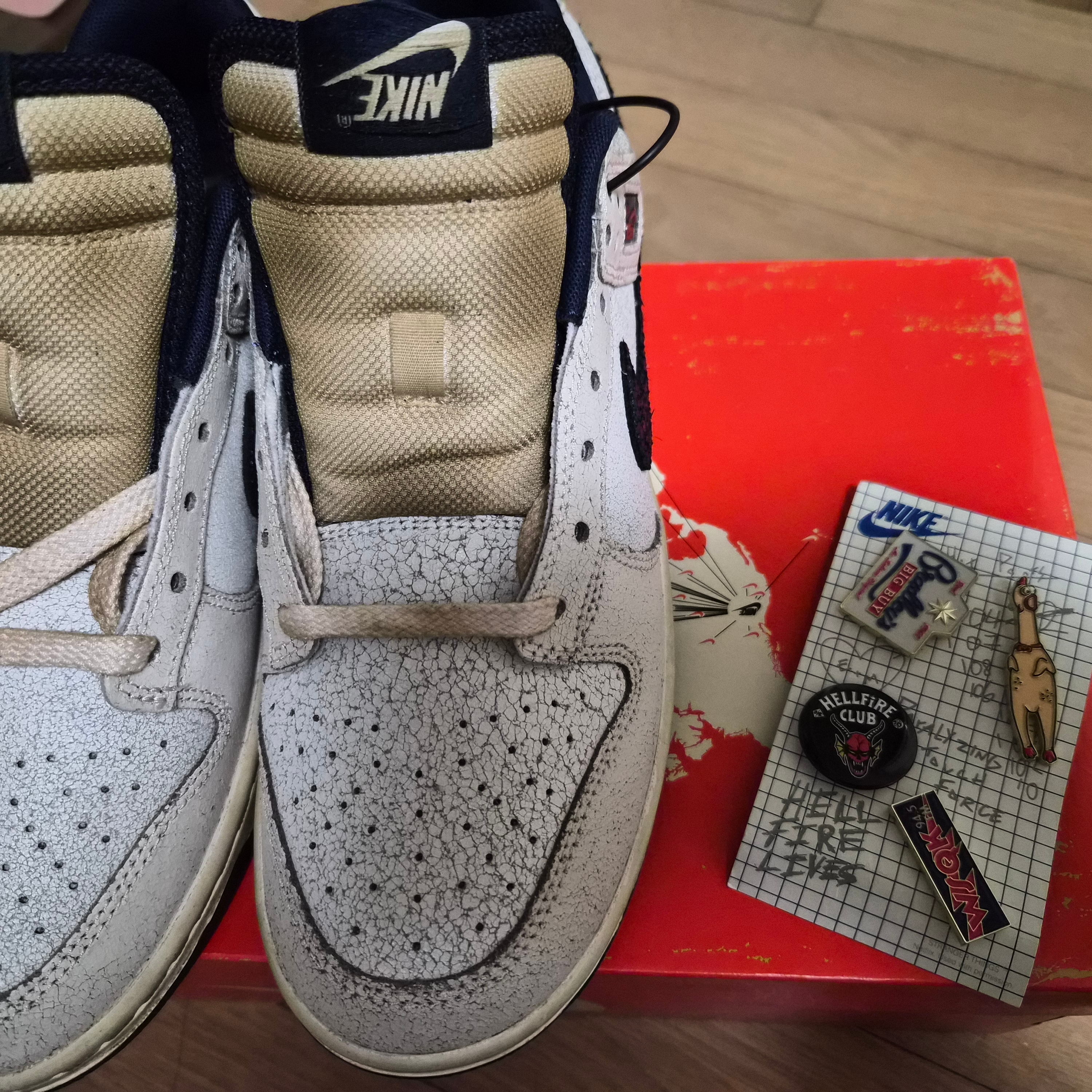 Nike x Stranger Things Dunk Low Phantom and Midnight Navy 착용 스타일 - 3
