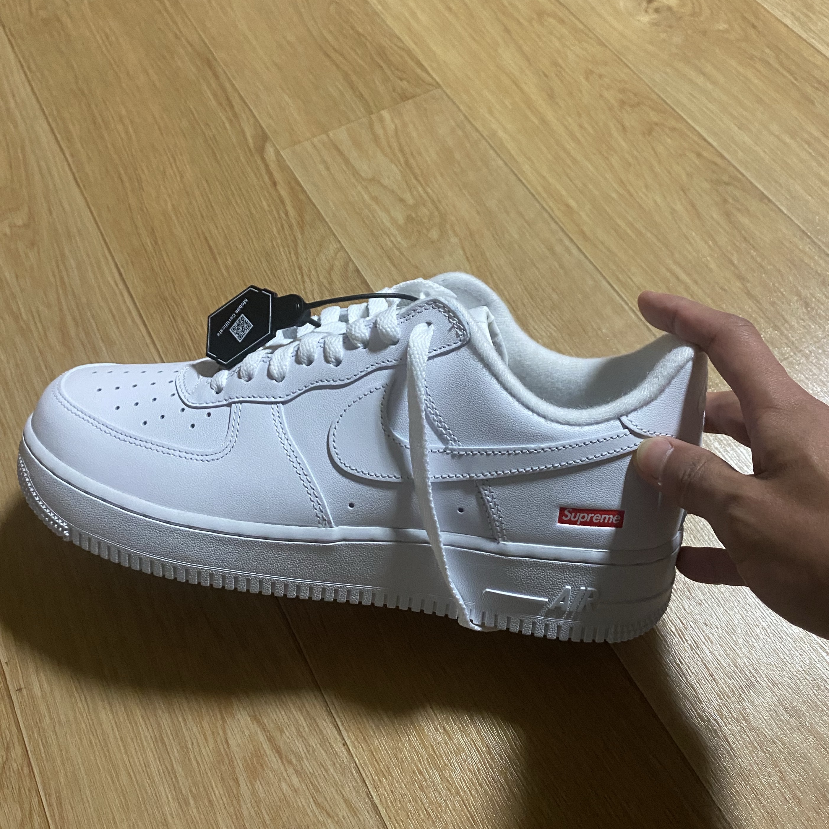 Nike x Supreme Air Force 1 Low White 착용 스타일