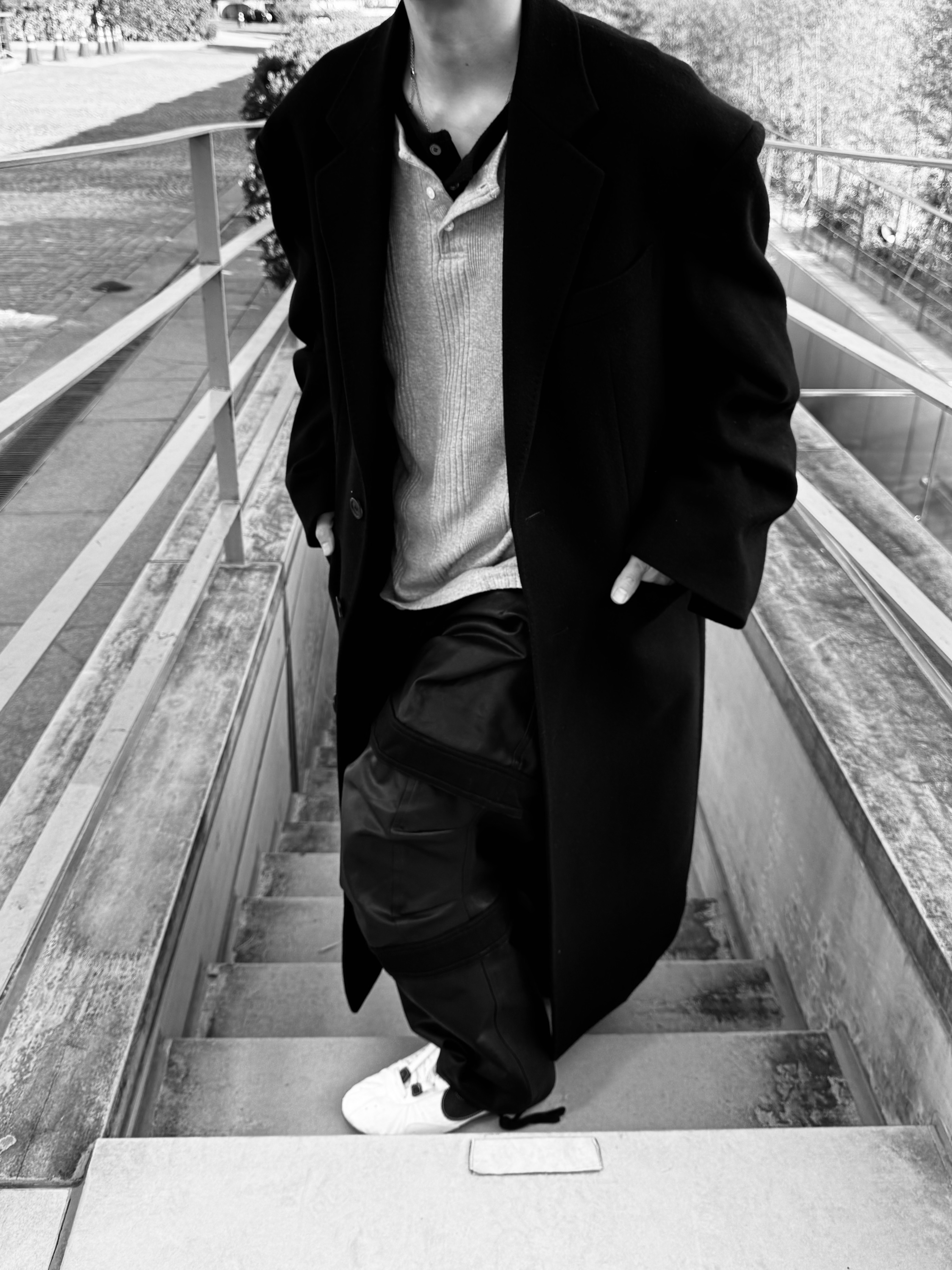 Nike x Jacquemus Moon Shoe SP Alabaster Off Noir, farfromwhat far layered work pants_black 착용 스타일 - 4