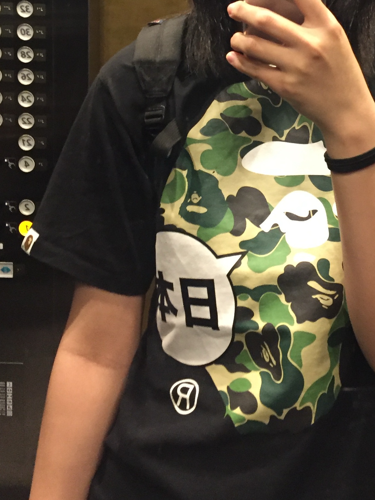BAPE Japan Big Ape Head City T-Shirt Black 착용 스타일 - 2