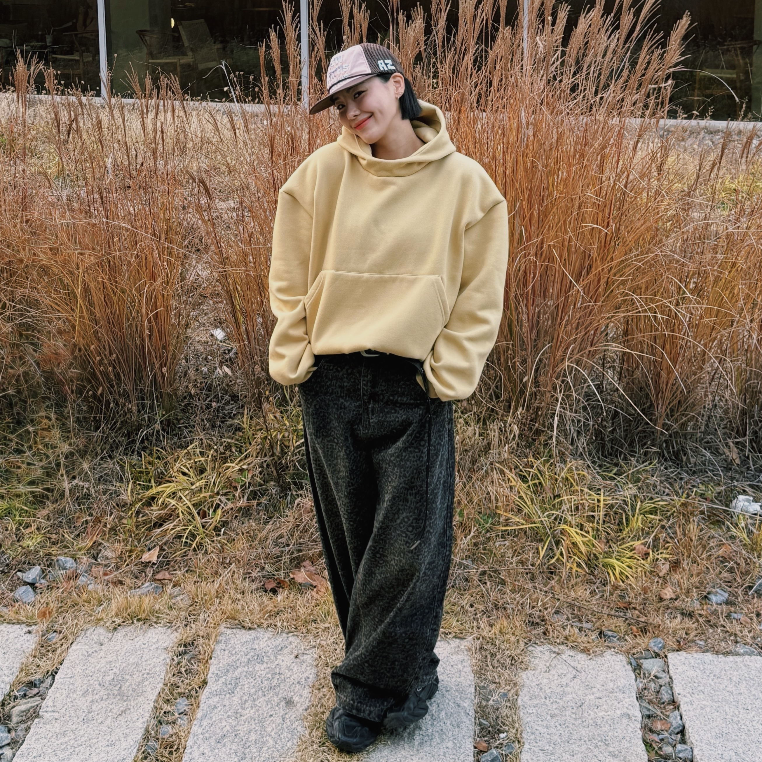Alex Zono x Woodz New Paths Await Trucker Hat Beige, Balenciaga Monday Shoe Black 착용 스타일 - 1