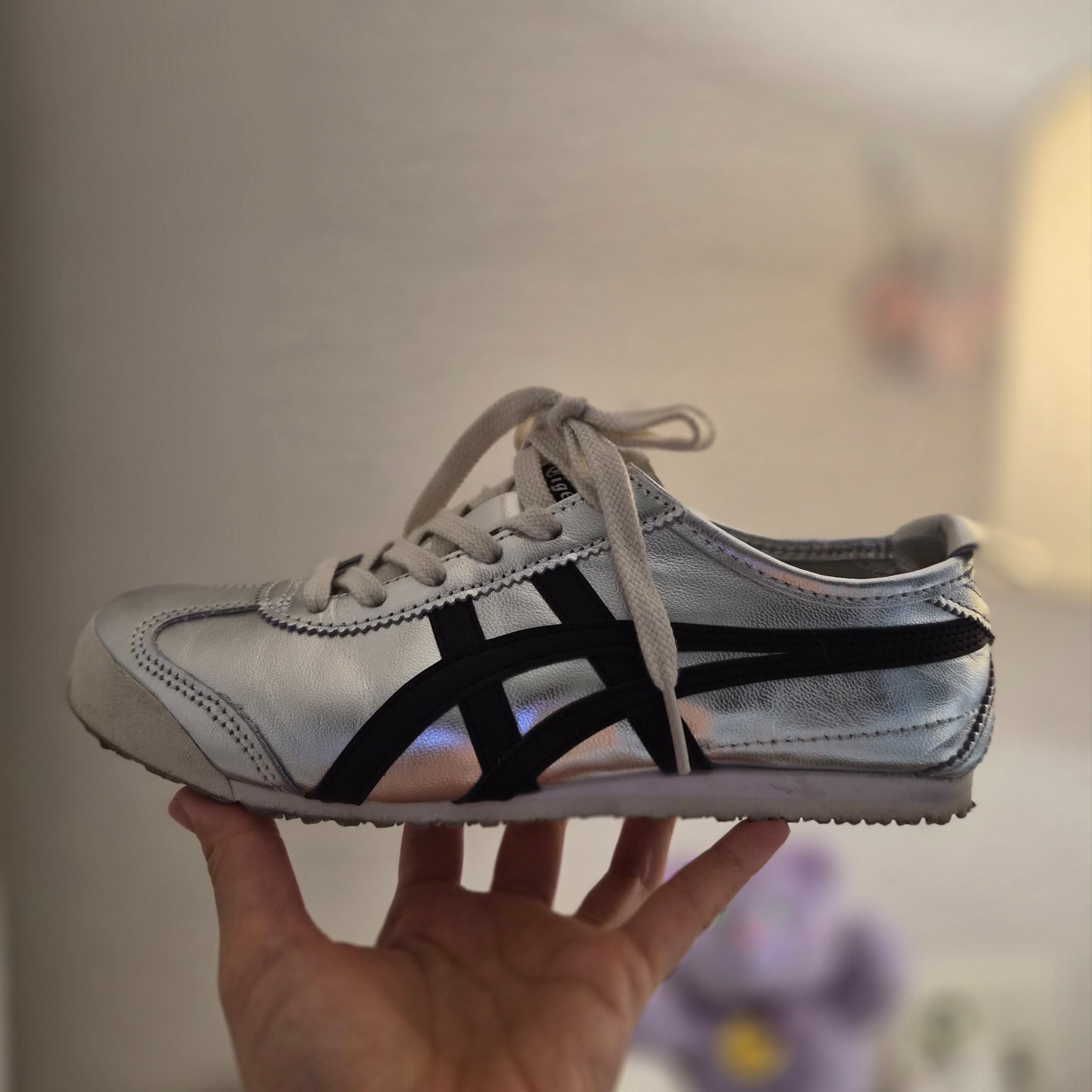Onitsuka Tiger Mexico 66 Pure Silver Black 착용 스타일 - 1