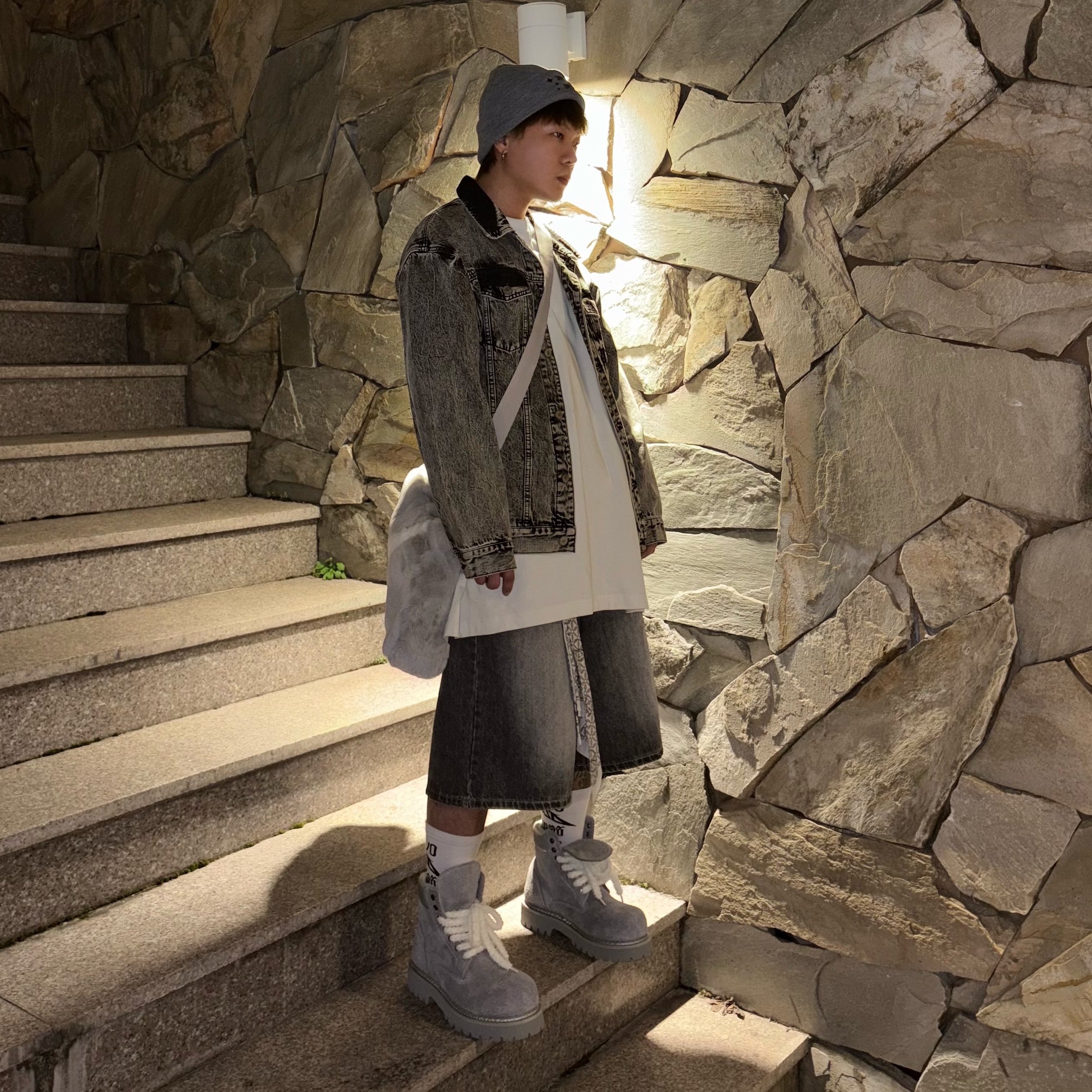 Nike NSW Faux Fur Tote Bag Light Iron Ore, LOSTGARDEN x Grailz Route Slate Grey 착용 스타일 - 1
