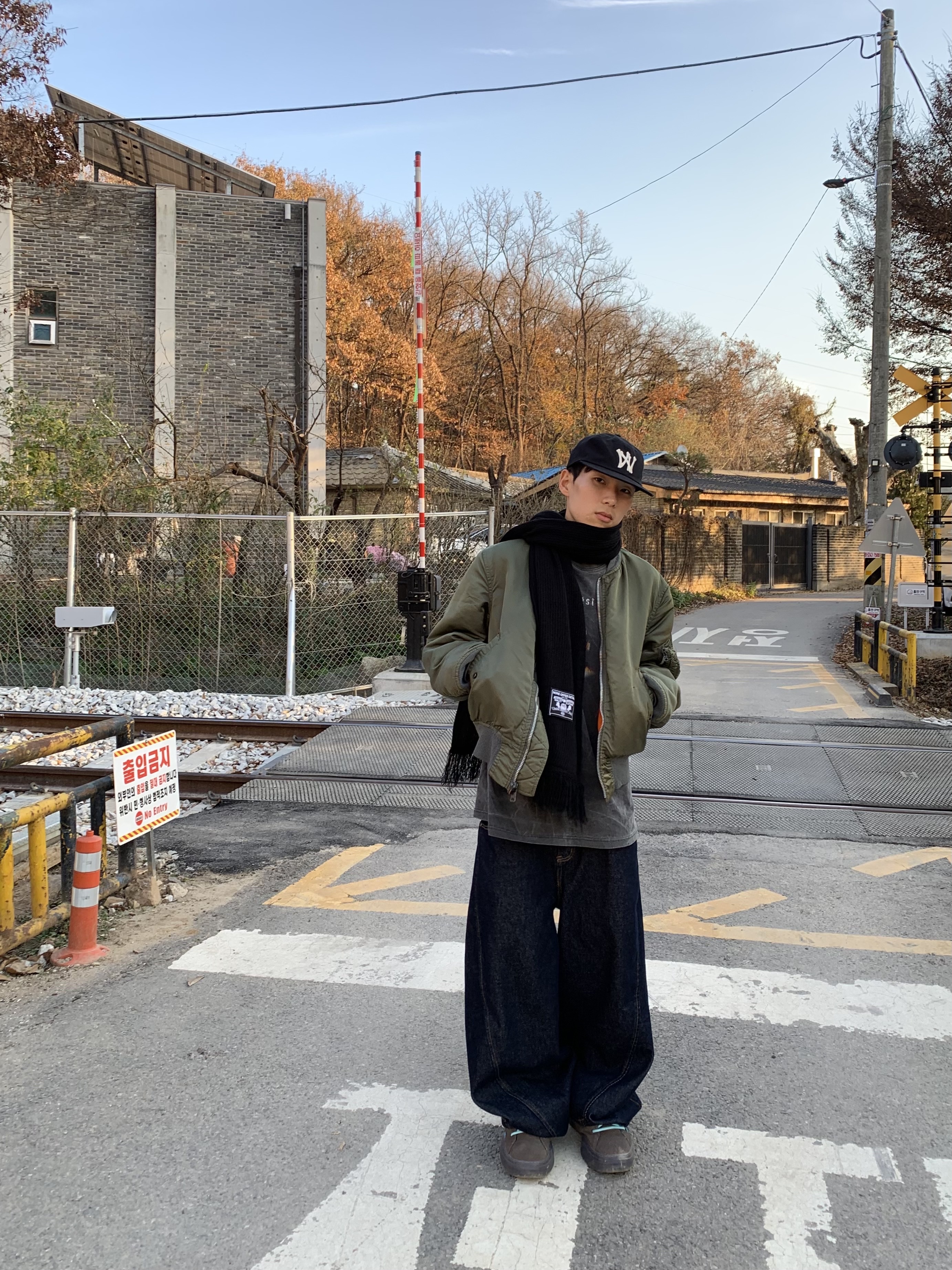 ERL Vamp Skate Electric Gray, NOD Super Oversized muffler Black 착용 스타일 - 1