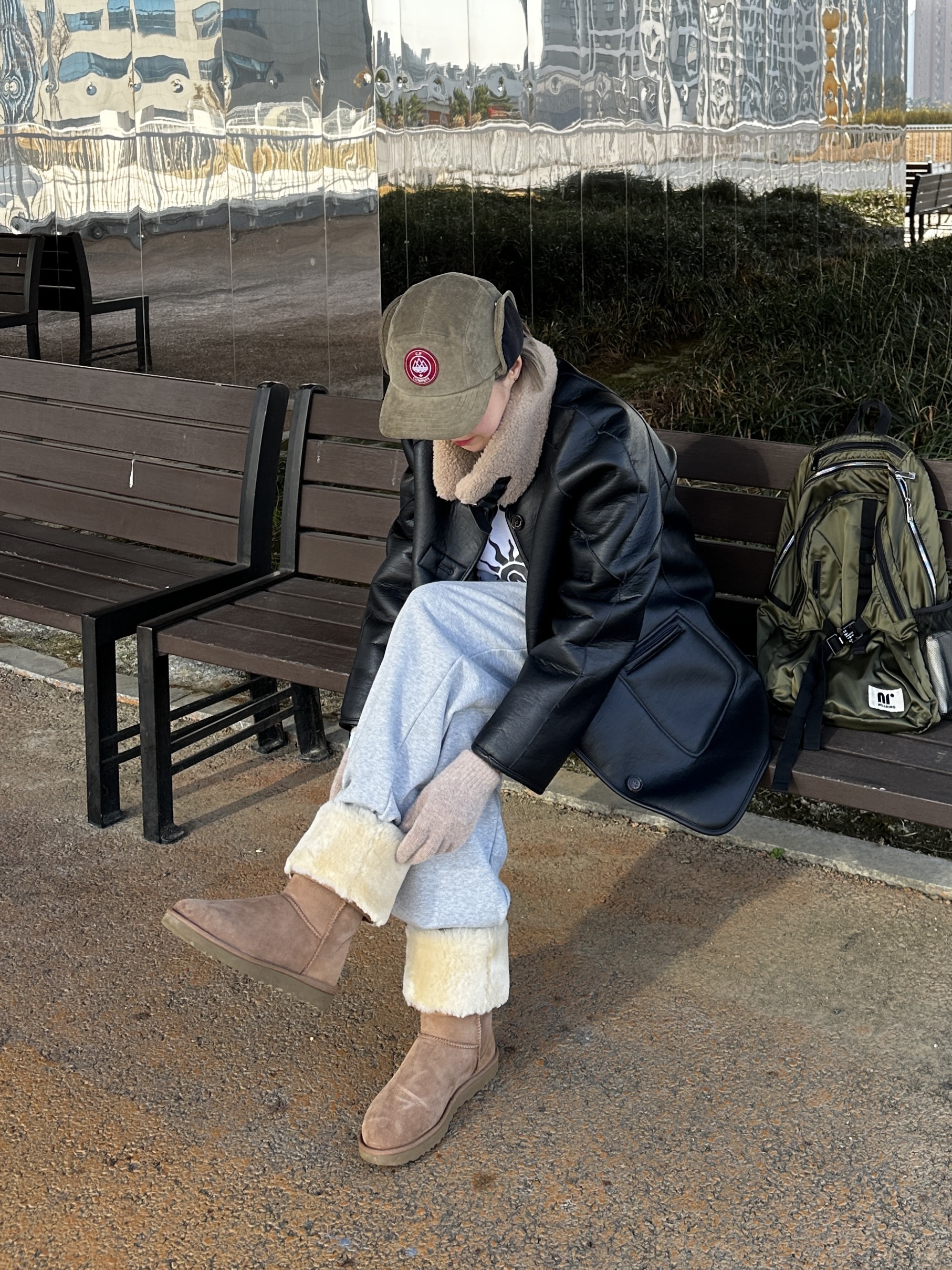 (W) UGG Classic Tall II Boots Chestnut, Adidas x C.P. Company Spezial Settend Hat Trace Olive 착용 스타일 - 2