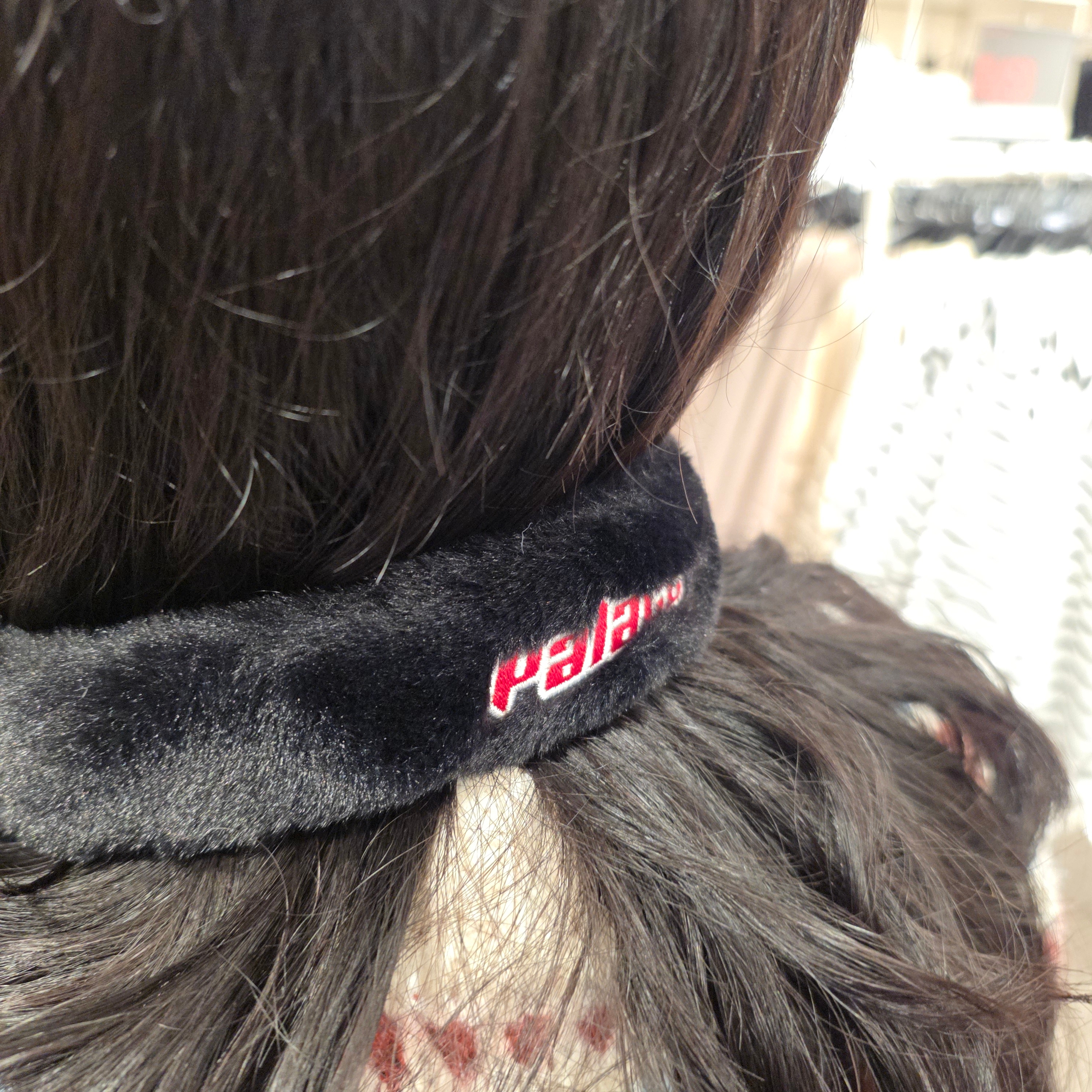 Palace Kawaii Plush Ear Warmer Black - 25FW 착용 스타일 - 3