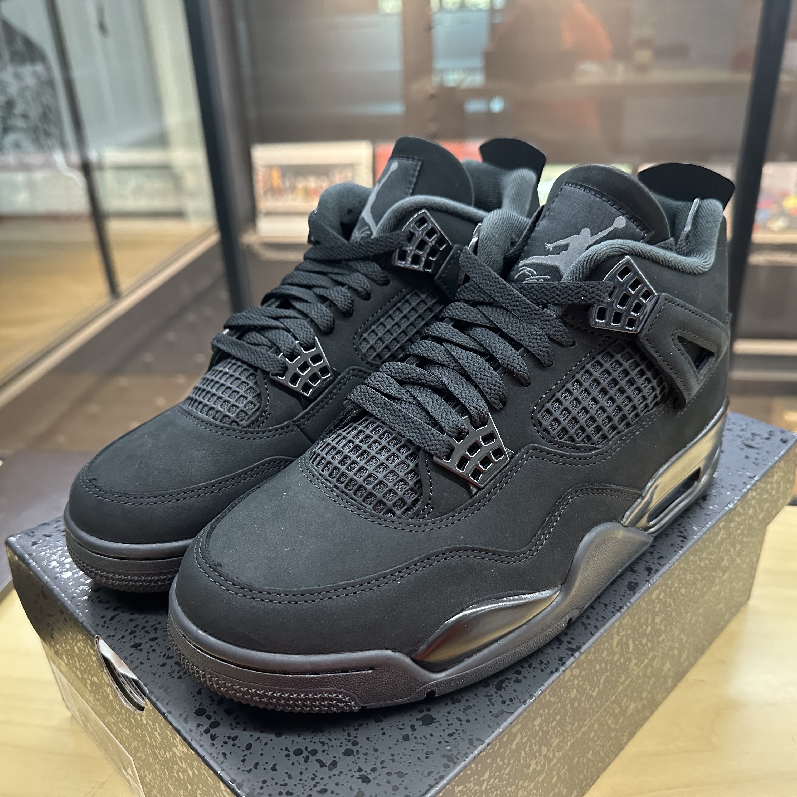 Jordan 4 Retro Black Cat 2025 착용 스타일 - 1