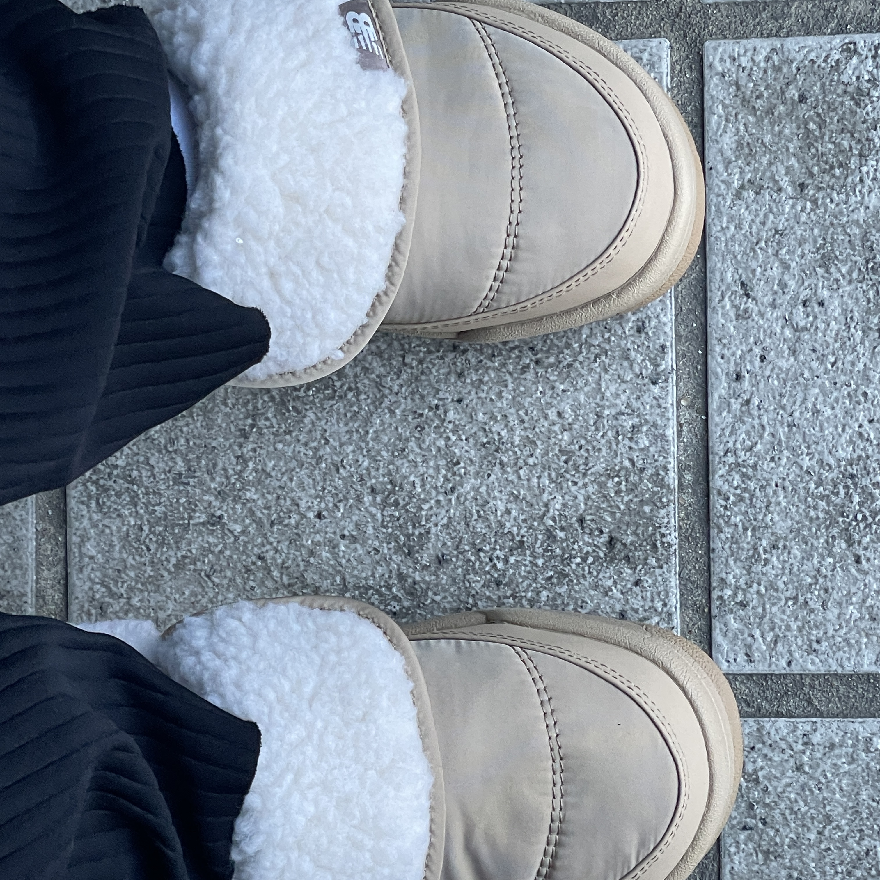 New Balance Puflee v2 Beige 착용 스타일