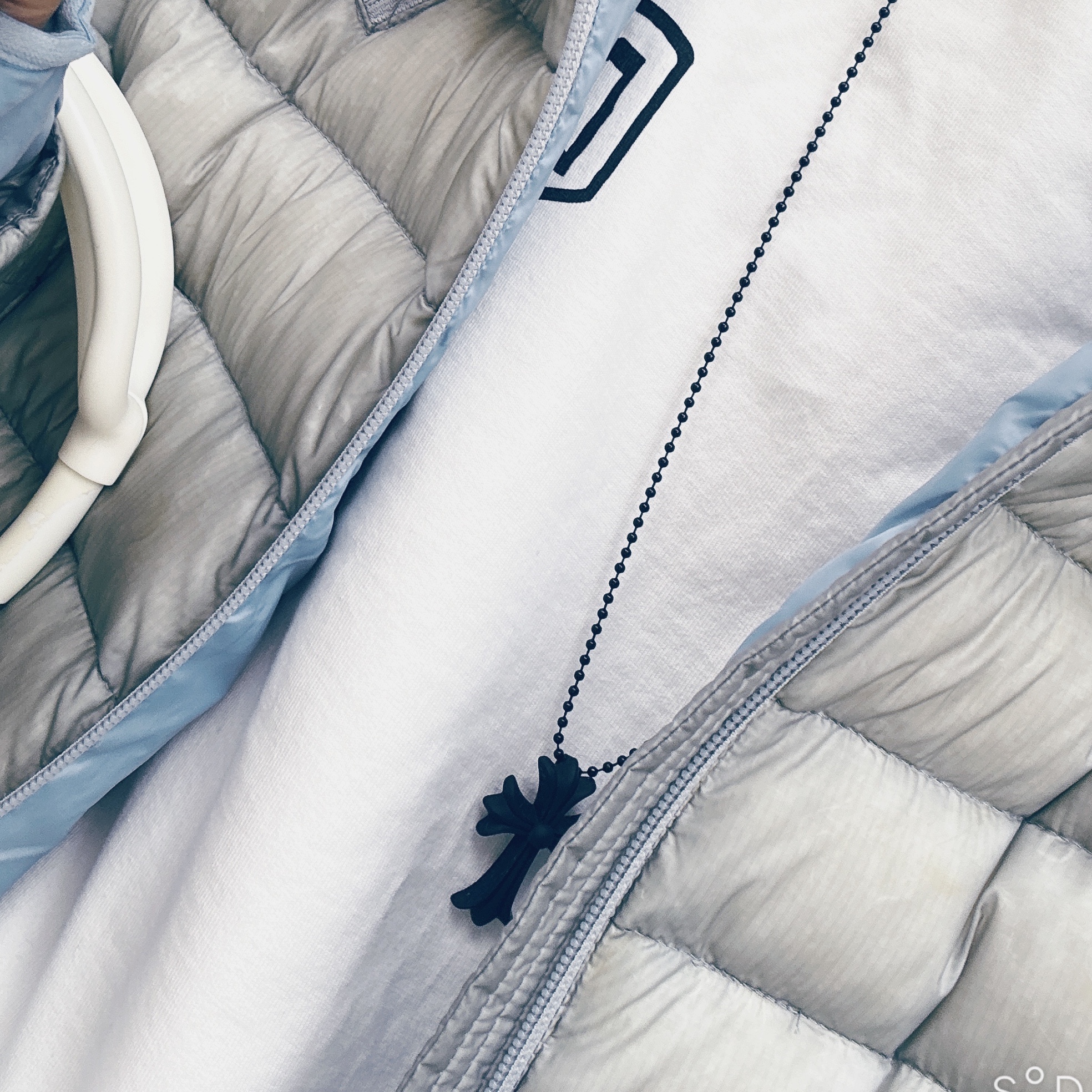 Chrome Hearts Silichrome CH Cross Pendant Black 2022/2023/2025, Sansan Gear Suffix Puffer Jacket Grey - 25FW 착용 스타일 - 1