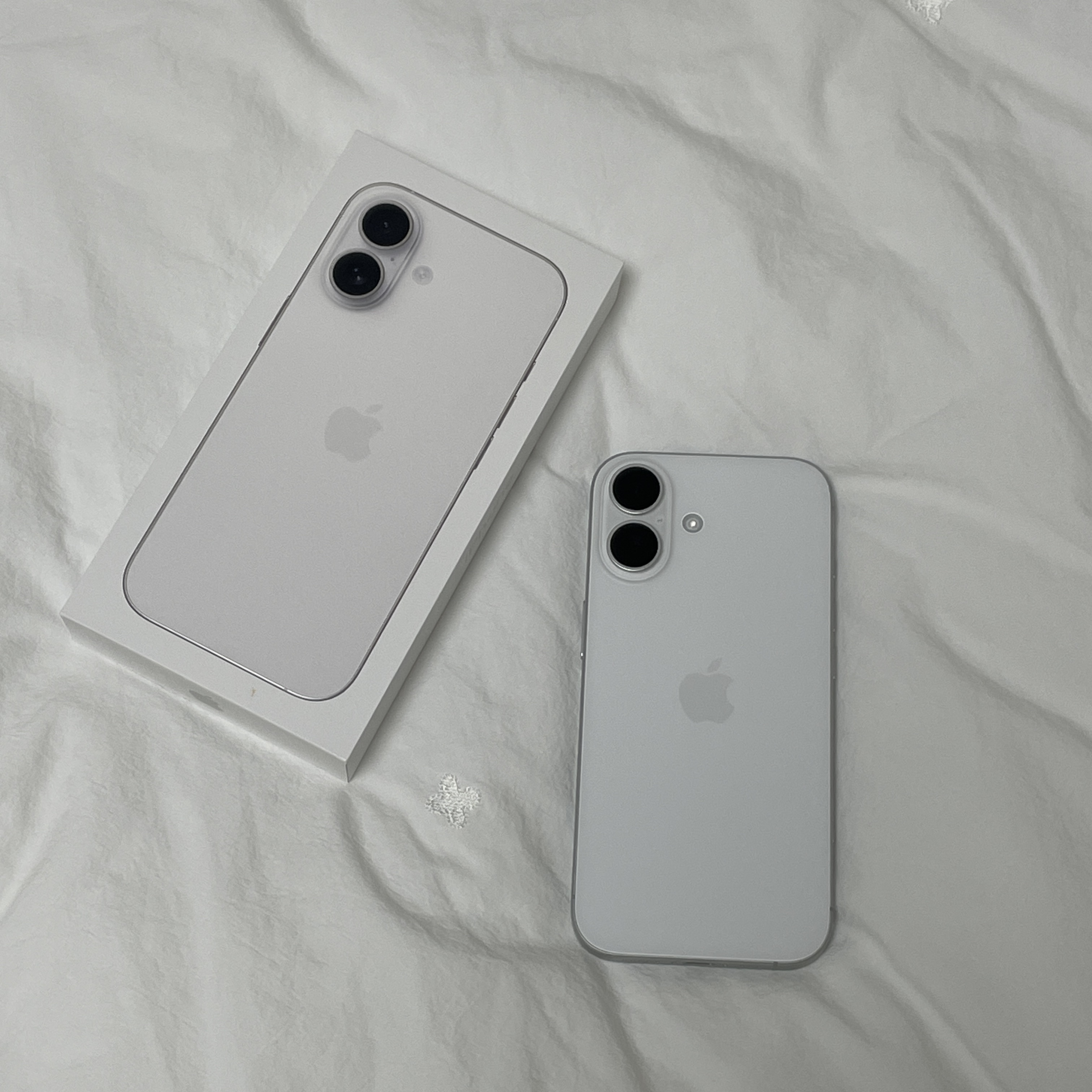 Apple iPhone 17 256GB White 착용 스타일