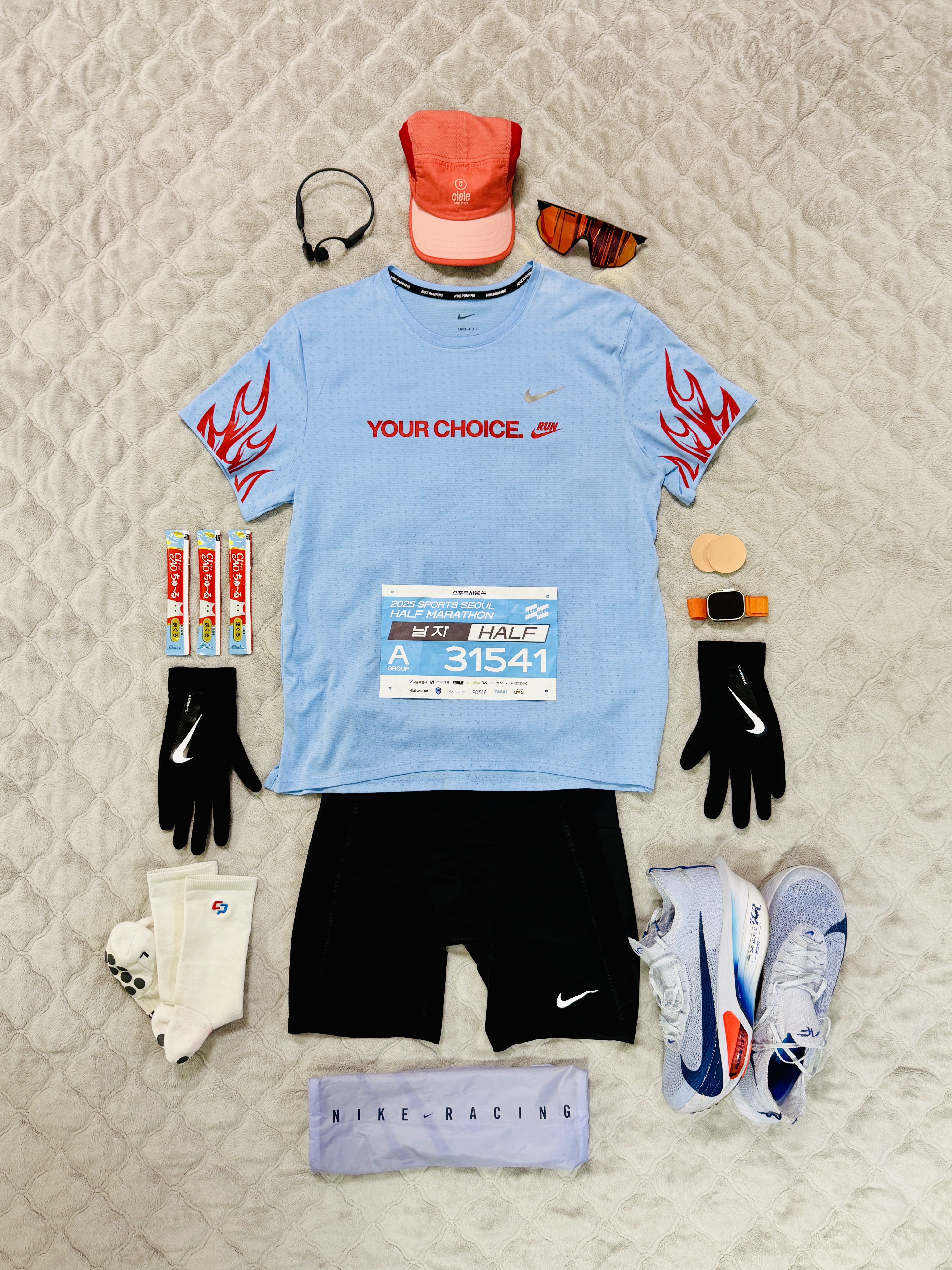 Nike Therma-Fit Academy Football Gloves Black, Nike Air Zoom Alphafly Next% 3 Football Grey Ghost 착용 스타일