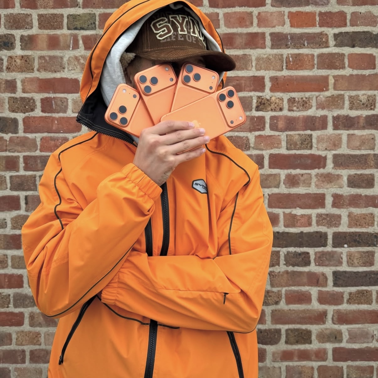 Corteiz Island Puff Print Trucker Hat Black, Apple iPhone 17 Pro 256GB Cosmic Orange 착용 스타일 - 4