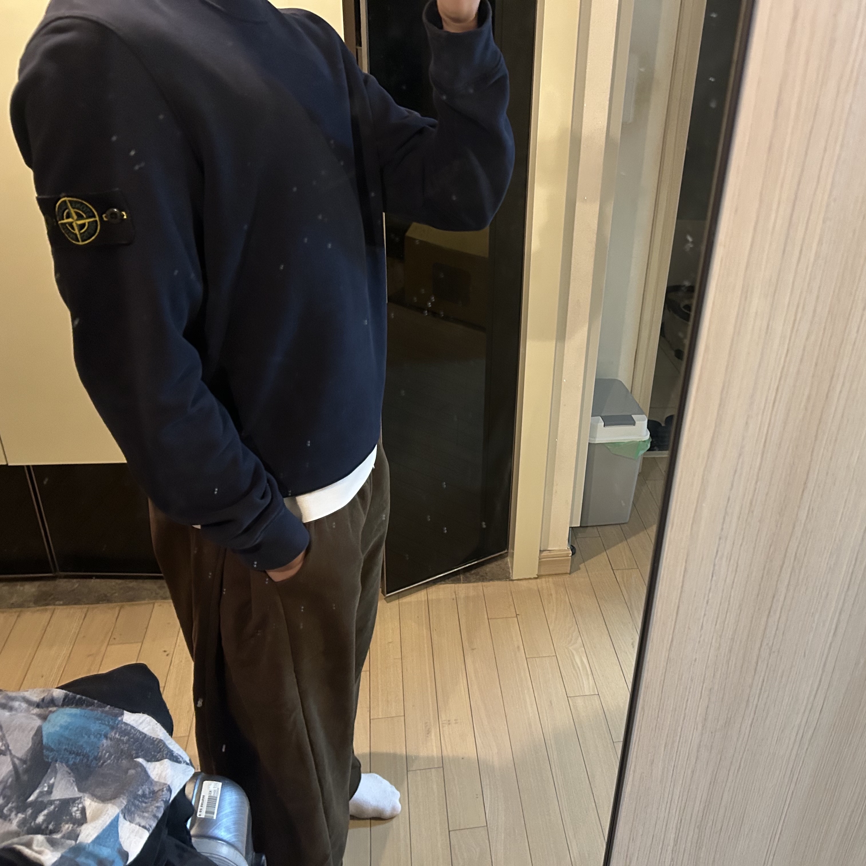Stone Island 6100044 Organic Cotton Fleece Crewneck Sweatshirt with Ribbed Details Navy Blue - 25SS 착용 스타일