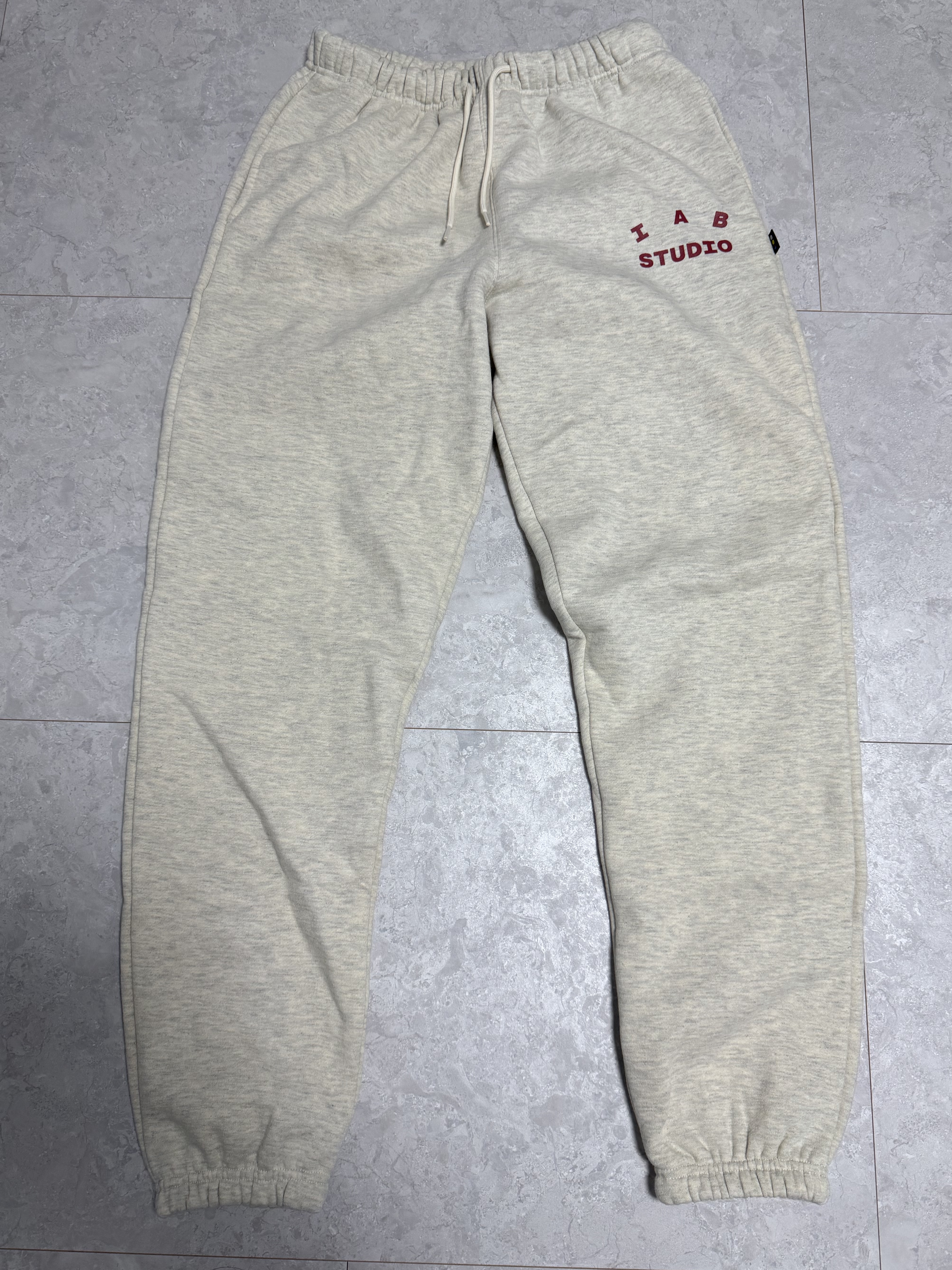 IAB Studio Sweatpants Oatmeal Burgundy - 23SS 착용 스타일