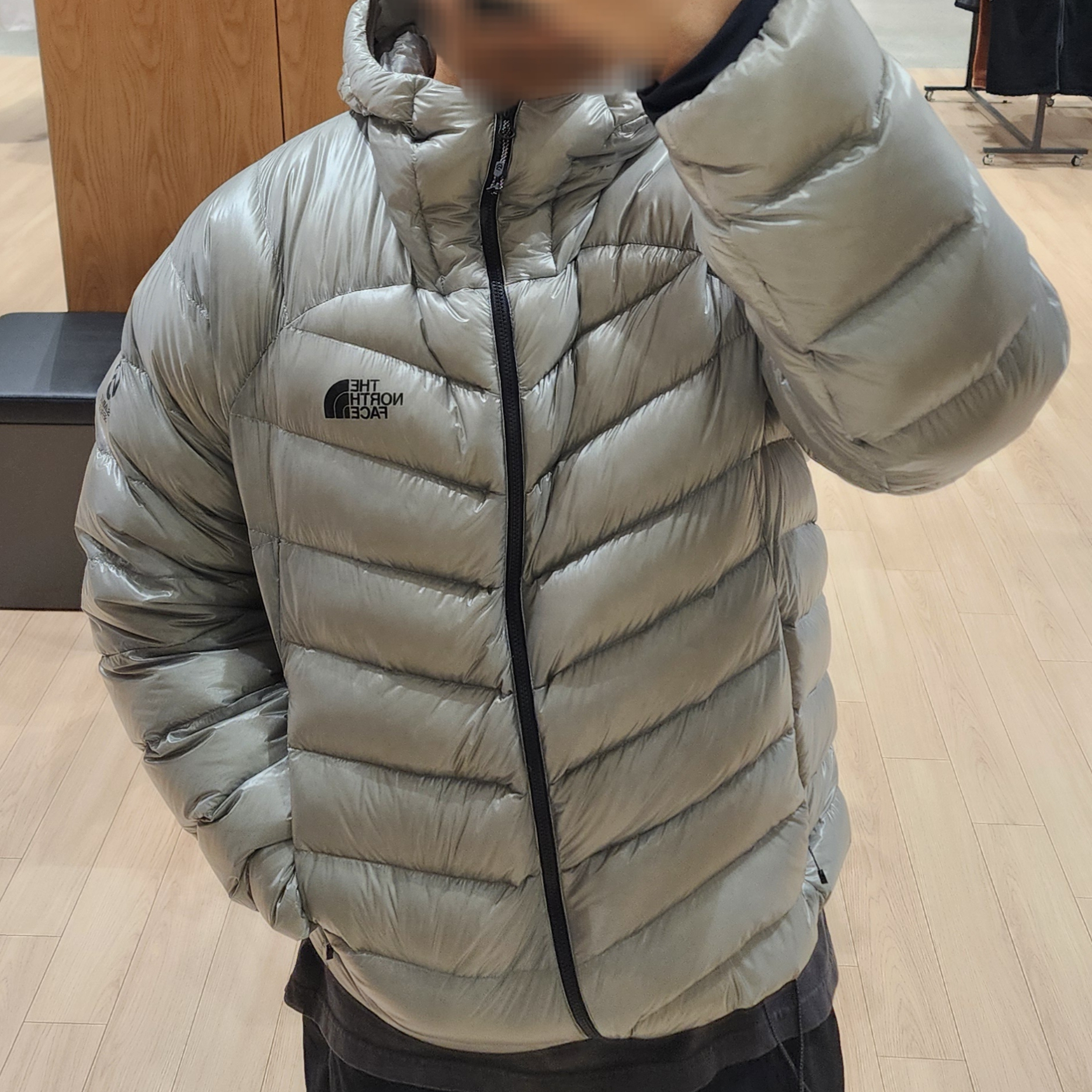 The North Face Summit Mattehorn RDS Down Jacket Light Gray 착용 스타일