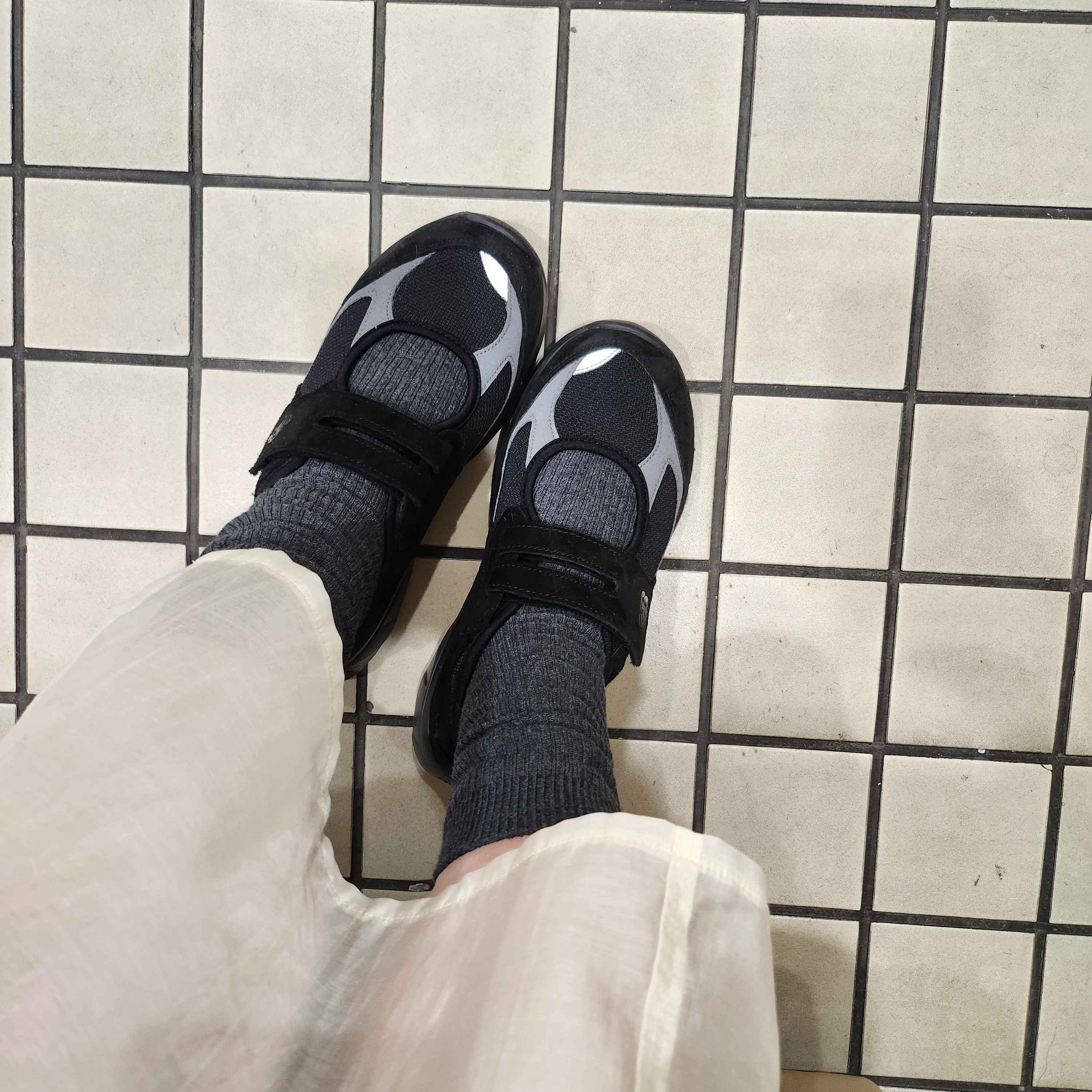 (W) New Balance Breeze SD2203 Black 착용 스타일