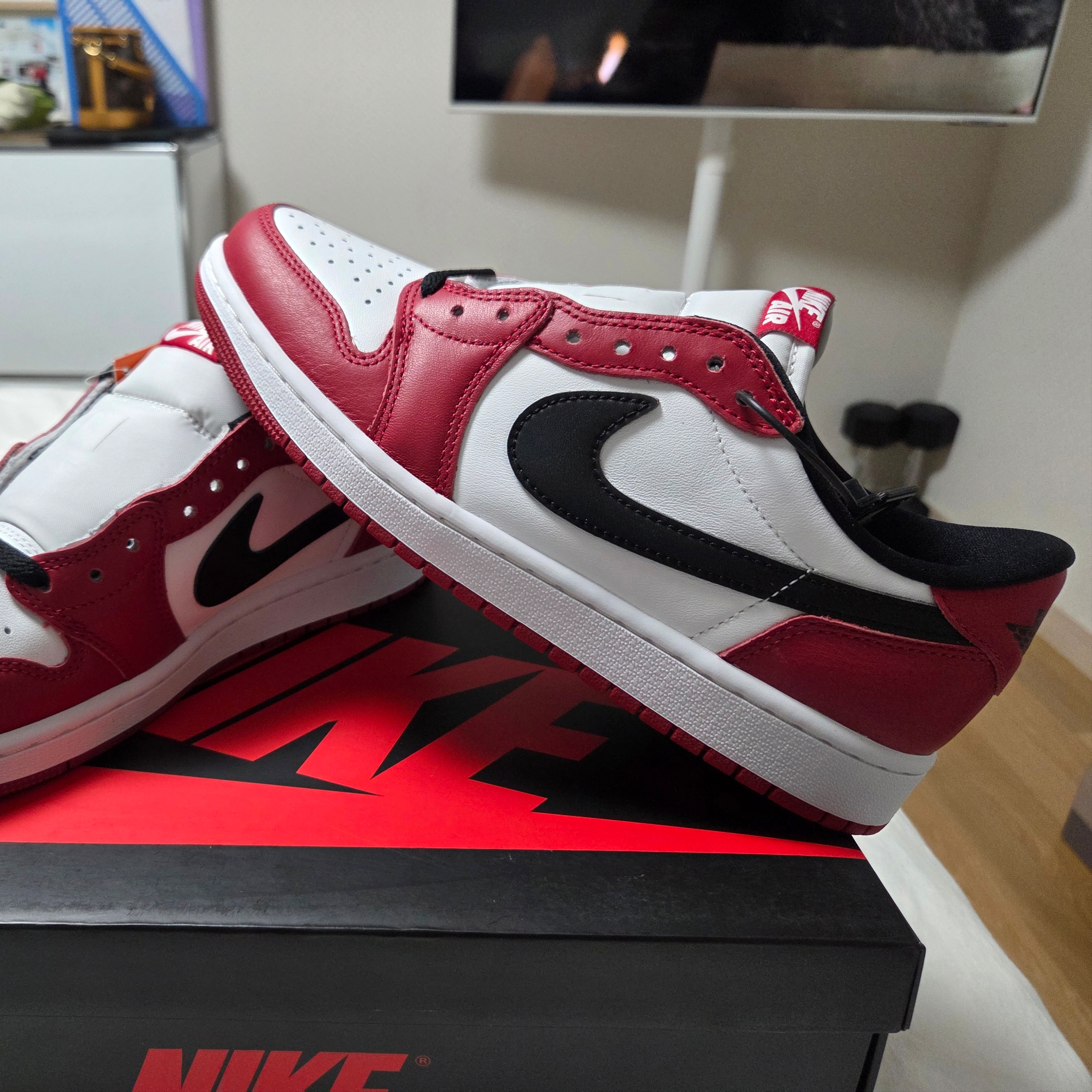 Jordan 1 Retro Low OG Chicago 착용 스타일 - 5