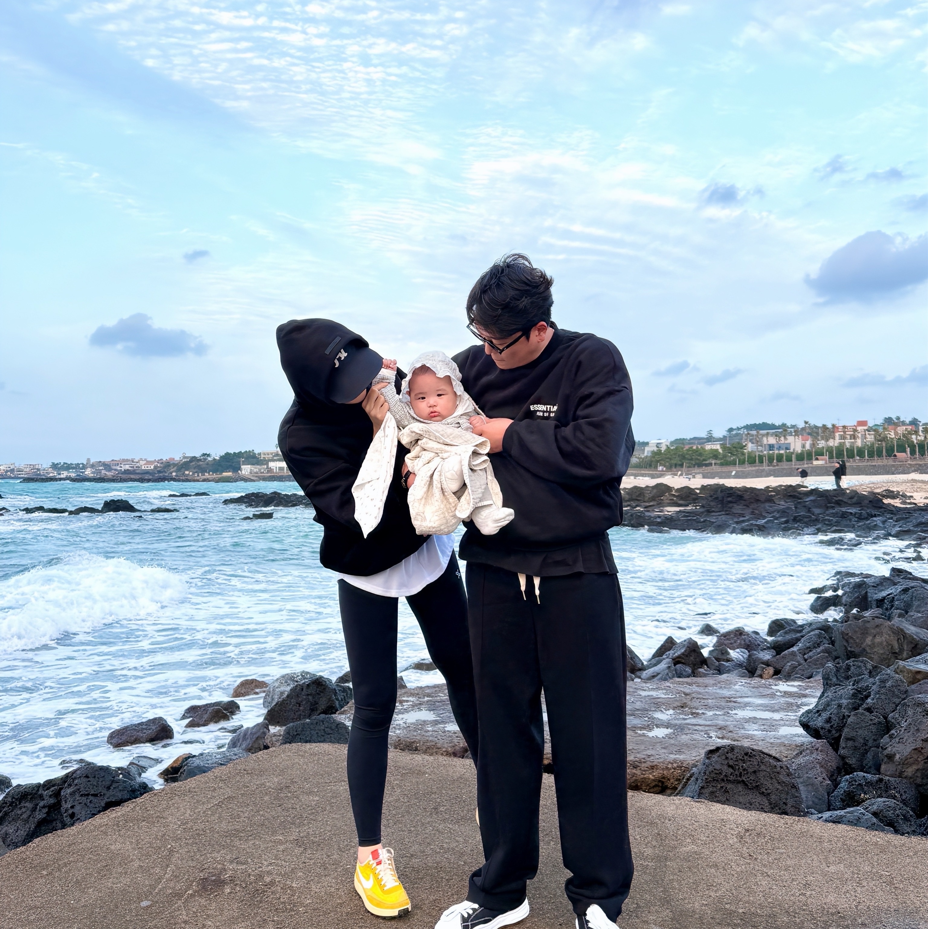 Essentials Fleece Crewneck Black - 24FW, Essentials Fleece Hoodie Black - 24FW 착용 스타일