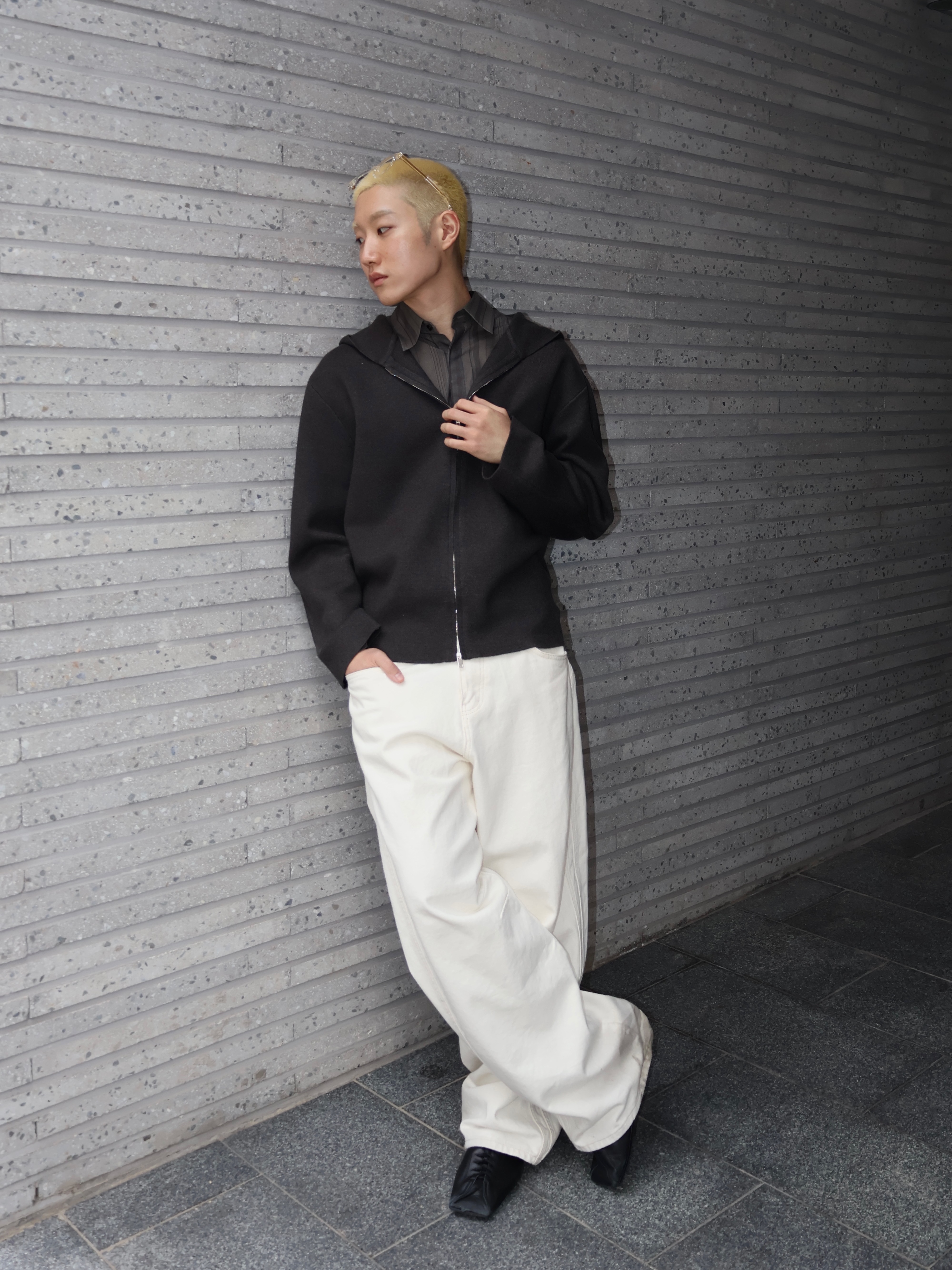 Amomento Stripe Square Pocket Oversized Shirts Khaki - 24FW 착용 스타일 - 3