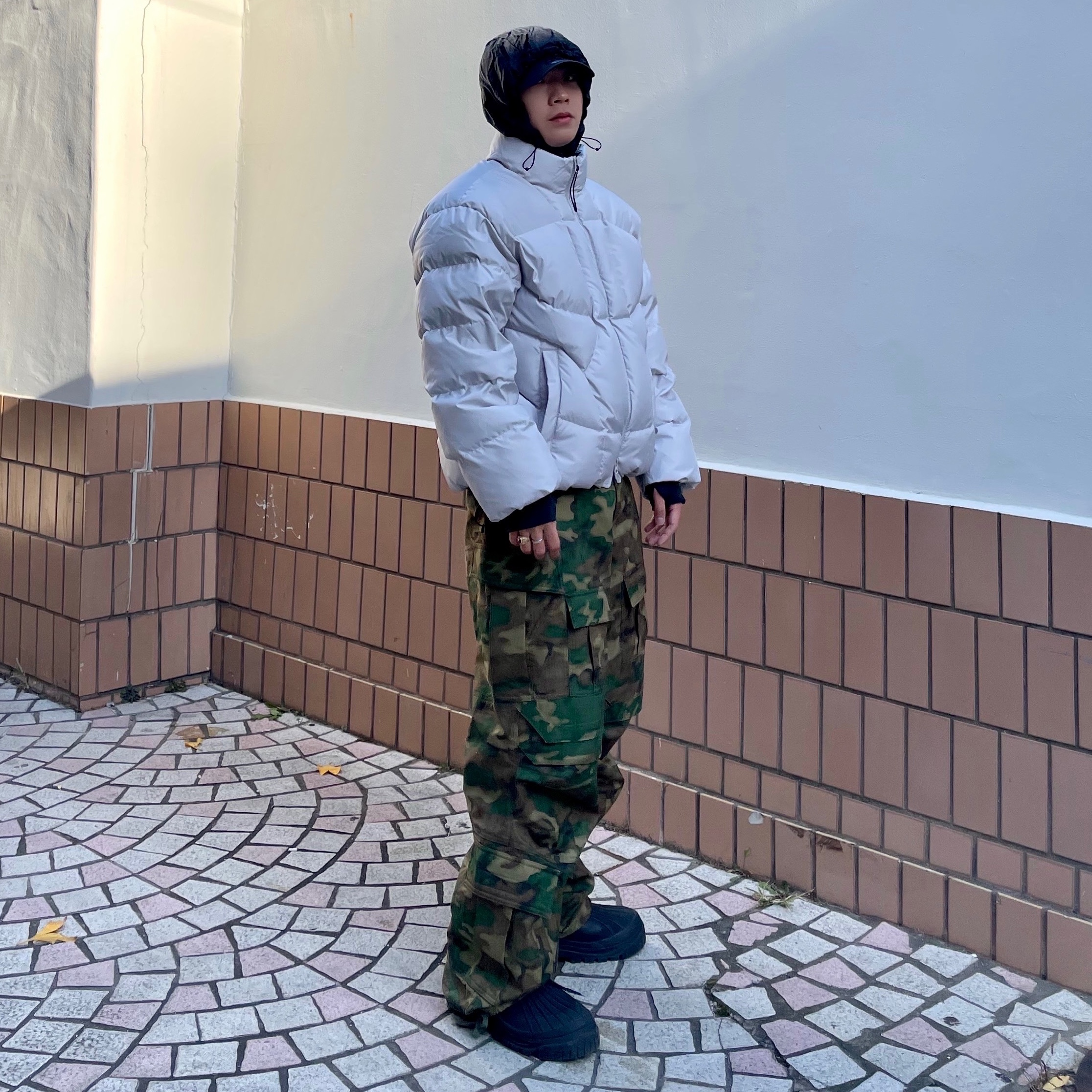 Farfromwhat Far Camo Cargo Pants Green 착용 스타일 - 2