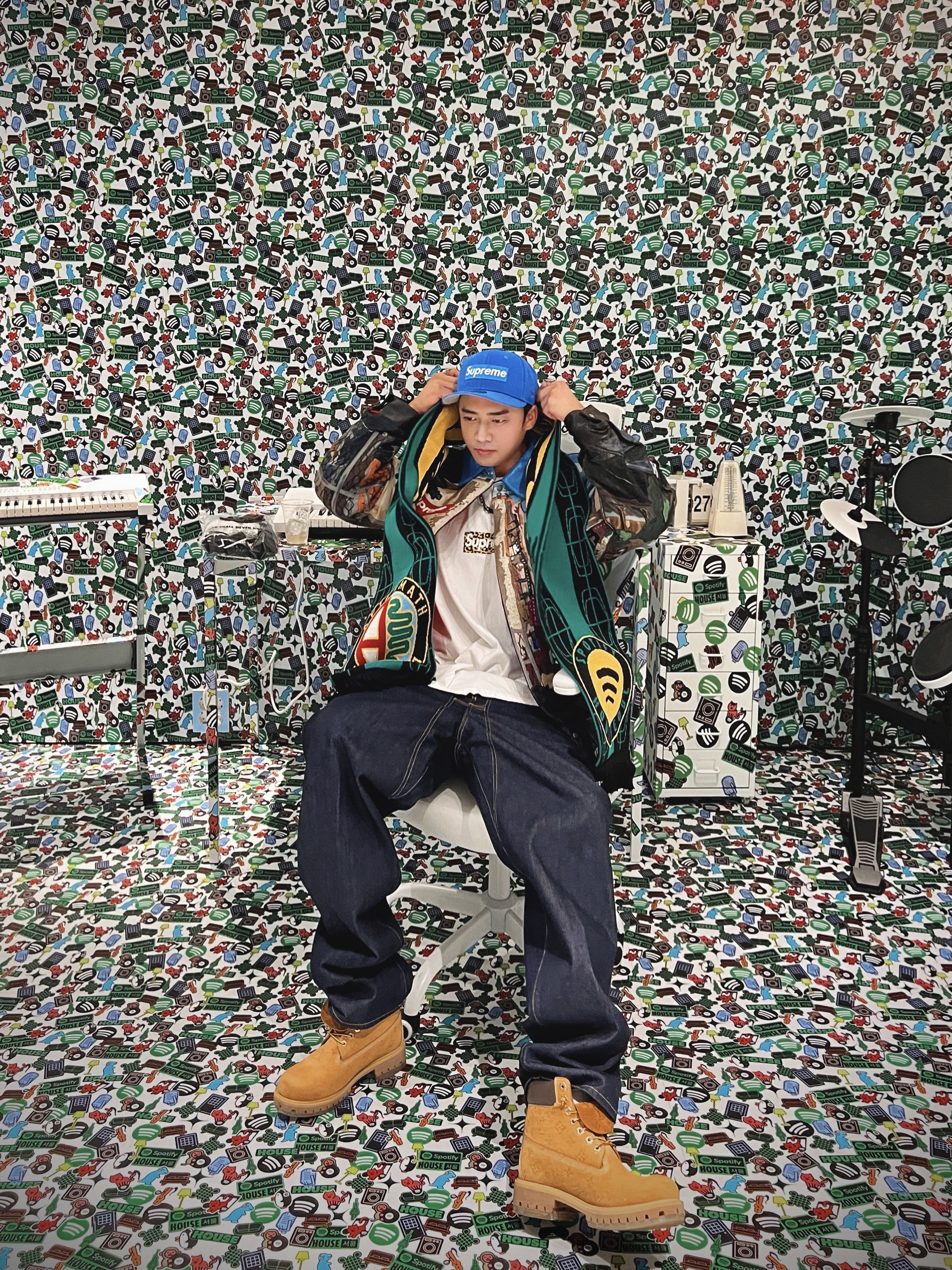 Supreme Sharpie Box Logo New Era Blue - 24SS, Supreme Shanghai Box Logo T-Shirt White - 24SS 착용 스타일