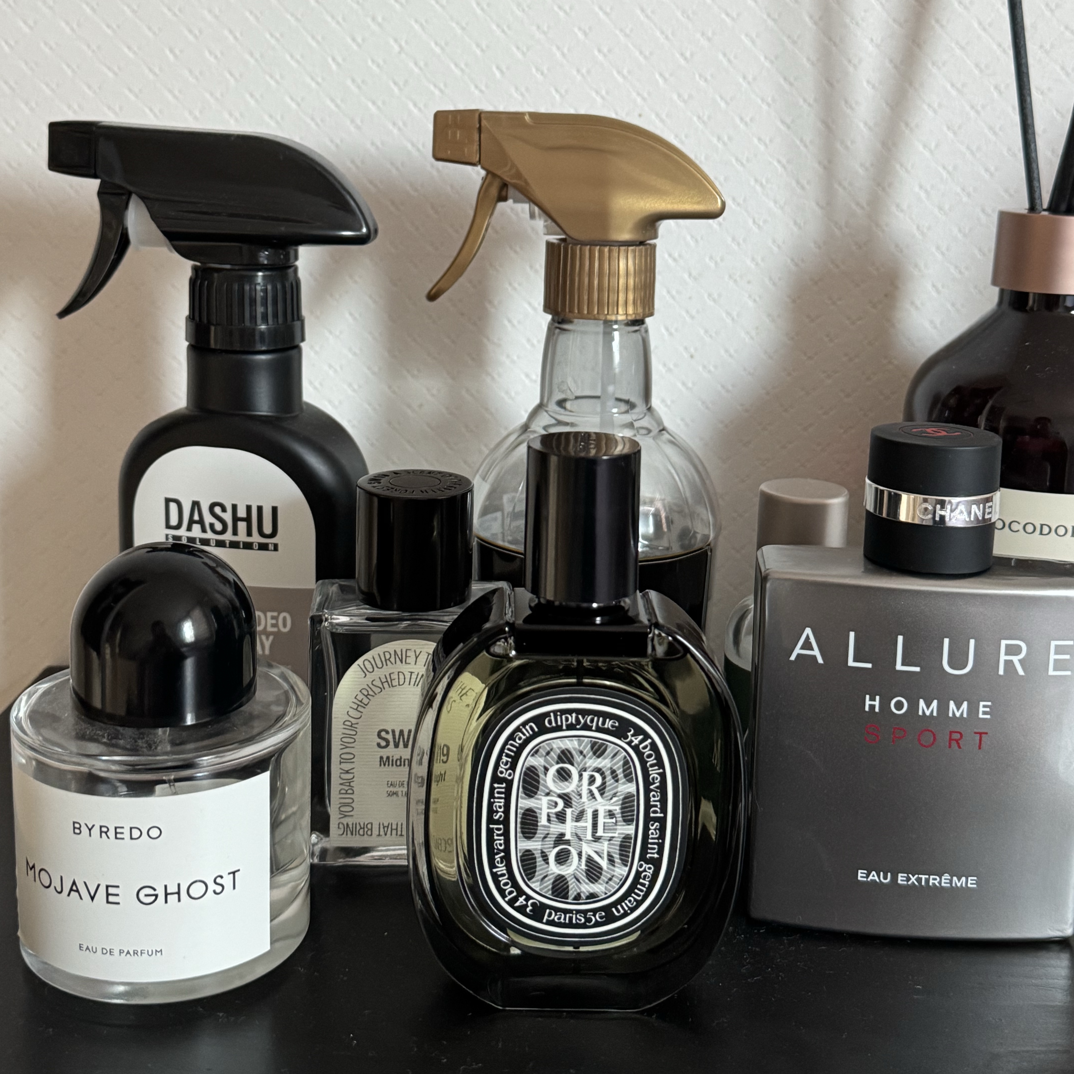 Diptyque Orpheon Eau De Parfum 75ml, Chanel Allure Homme Sprort Eau Extreme Eau De Parfum 100ml 착용 스타일