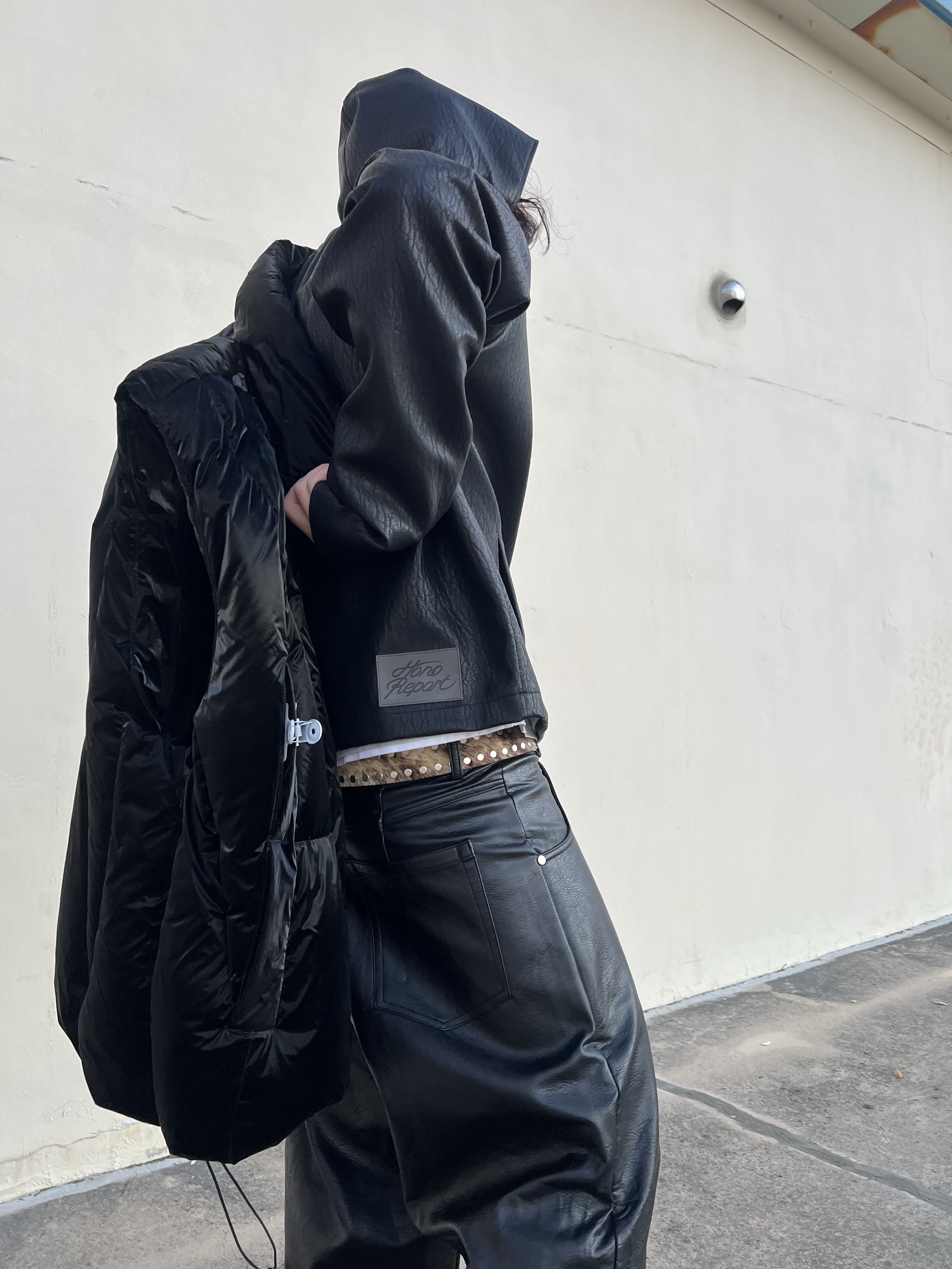 Peaceminusone x The Conveni Bulldog Clip White, Hono Report Hooded Zip-Up Black 착용 스타일 - 4