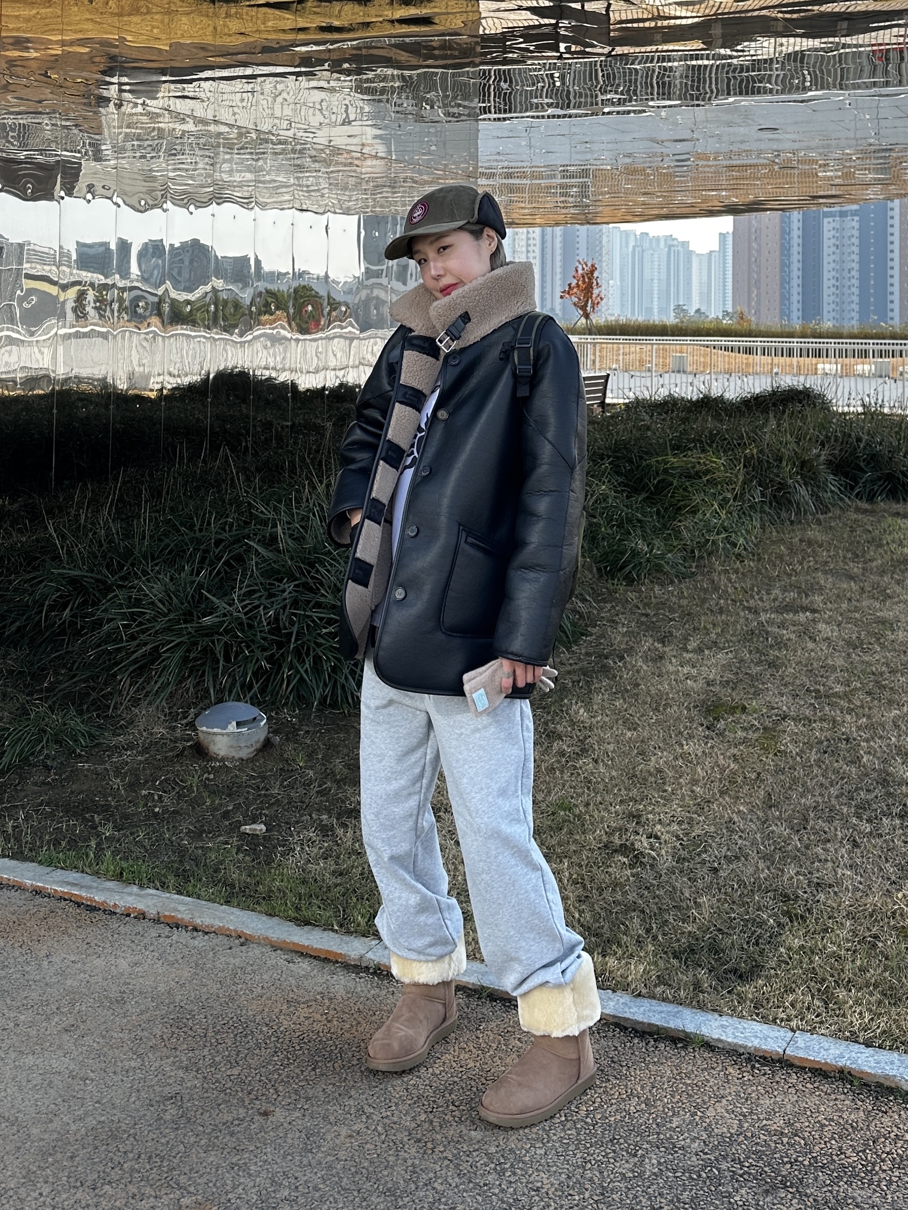 (W) UGG Classic Tall II Boots Chestnut, Adidas x C.P. Company Spezial Settend Hat Trace Olive 착용 스타일 - 5