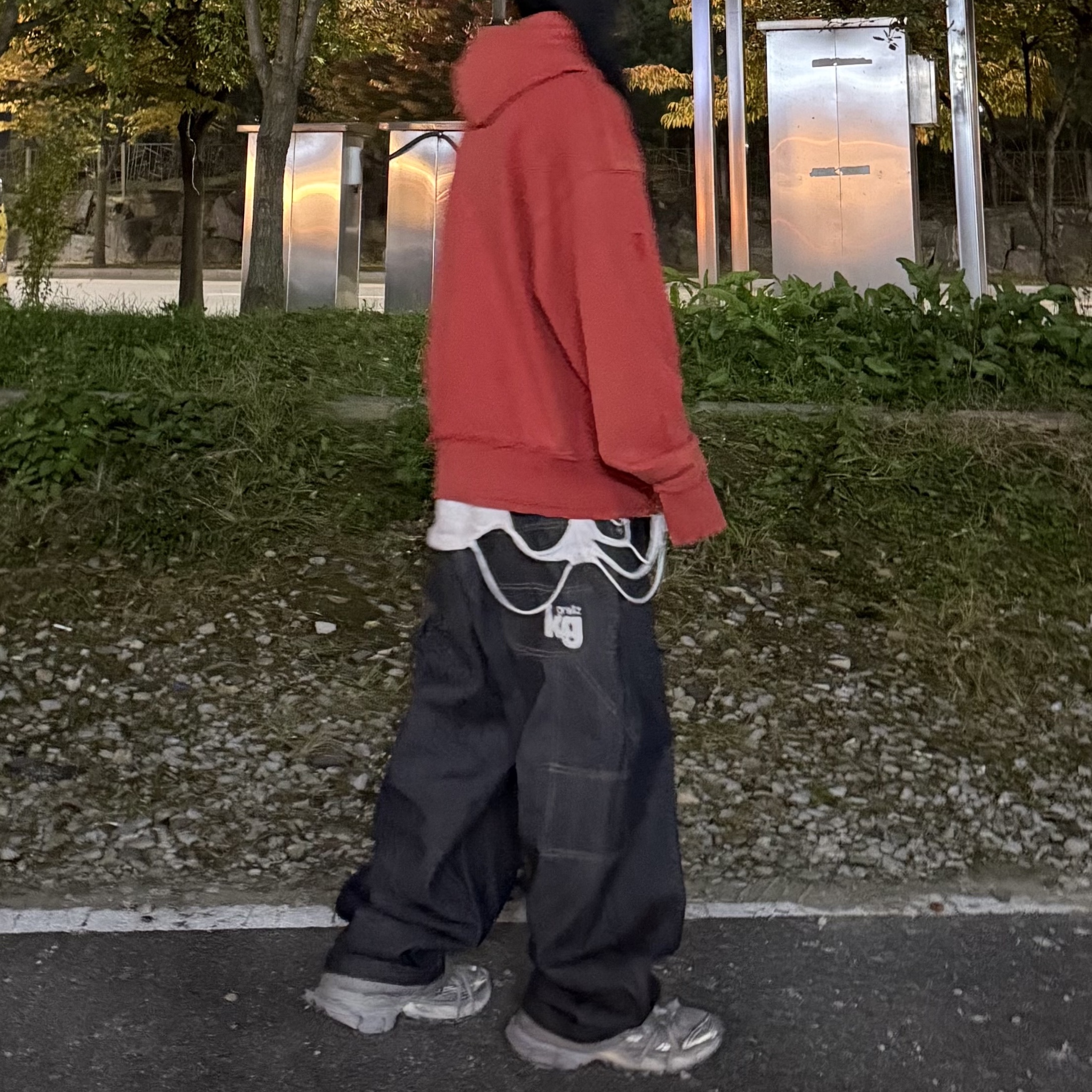 Thug Club Satan Hoodie Sweat Red White, GRAILZ x KOIN SEOUL Carpenter Raw Denim Pants Indigo 착용 스타일 - 3