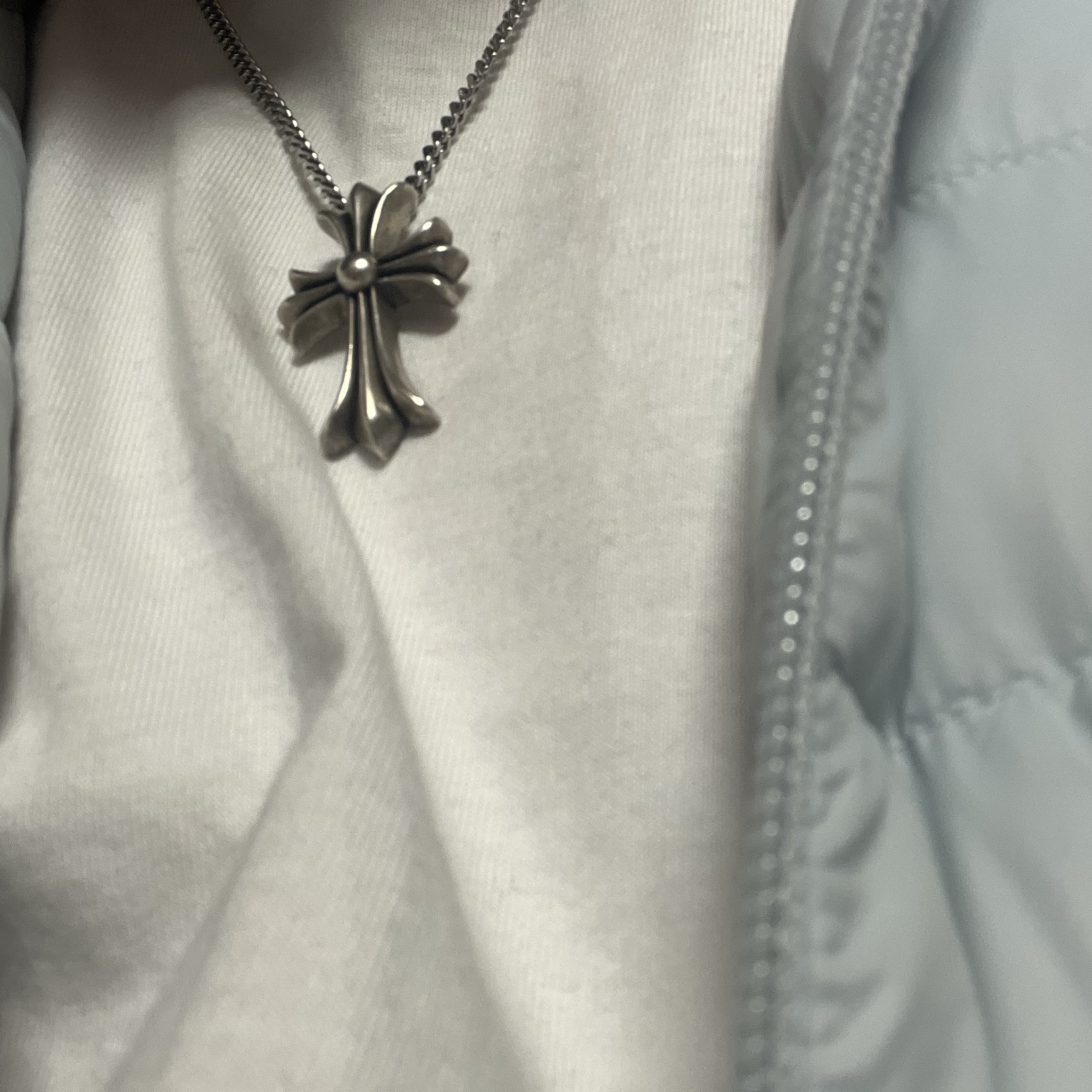 Hansroom Chrome Hearts Tiny CH cross Charm 착용 스타일