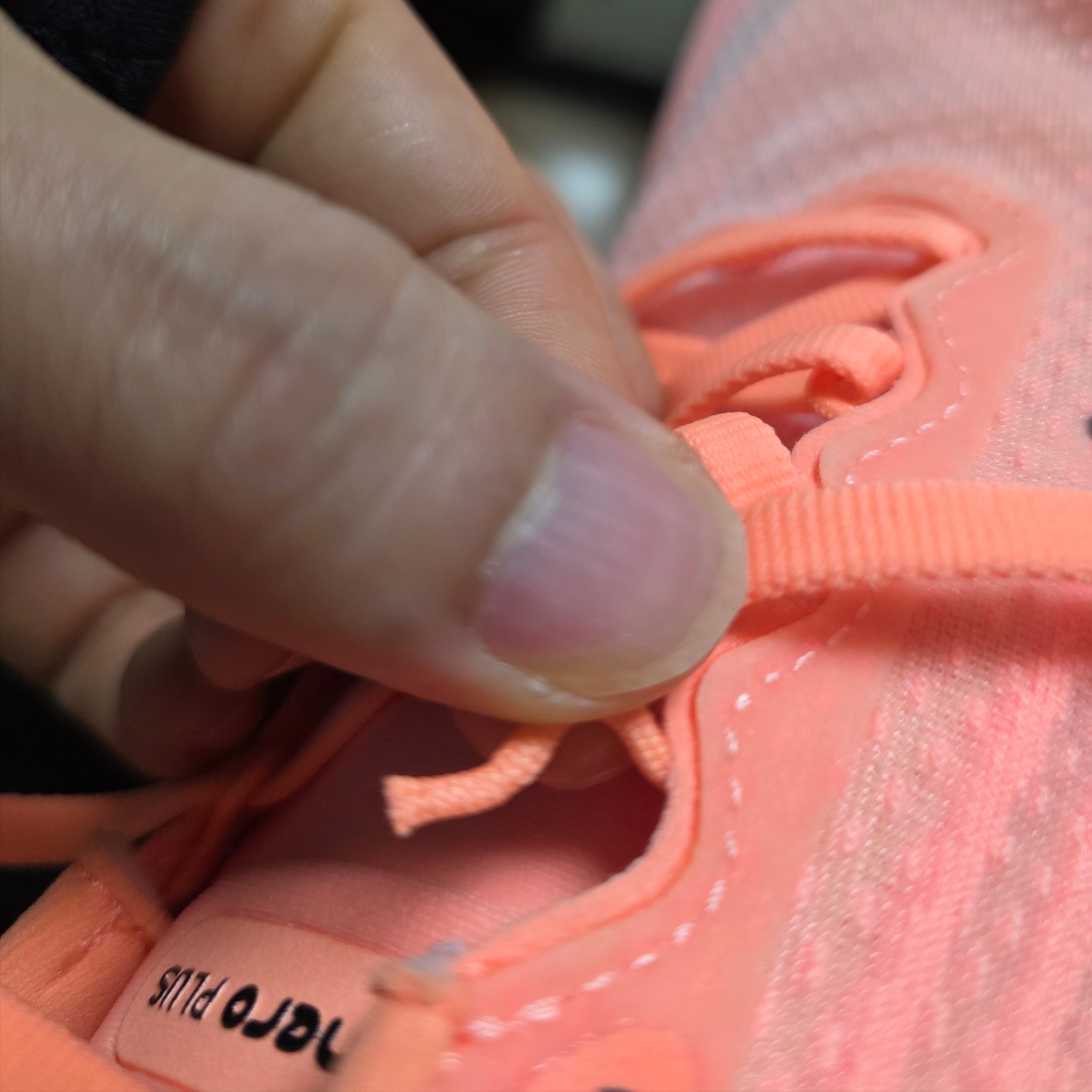 Nike Vomero Plus Orange Pulse Hot Lava 착용 스타일