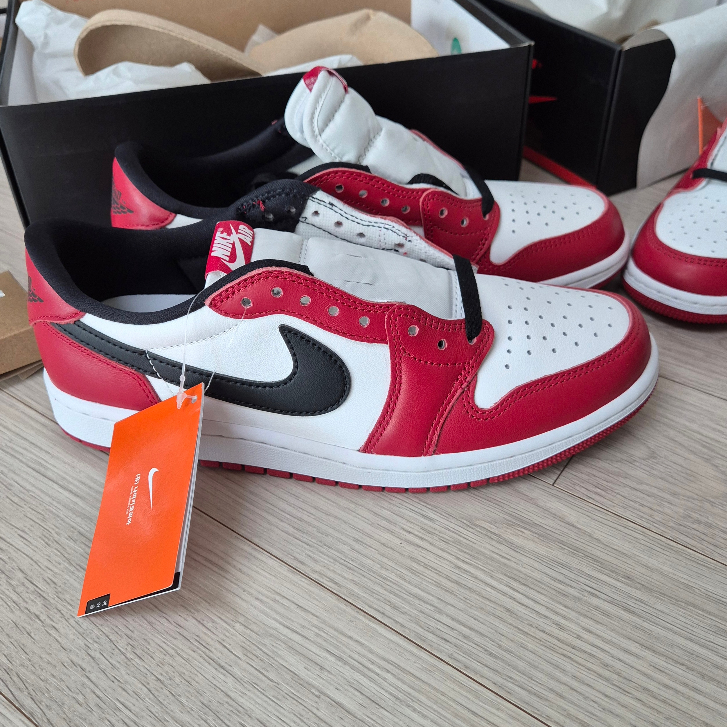 Jordan 1 Retro Low OG Chicago, (GS) Jordan 1 Retro Low OG Chicago 착용 스타일 - 3